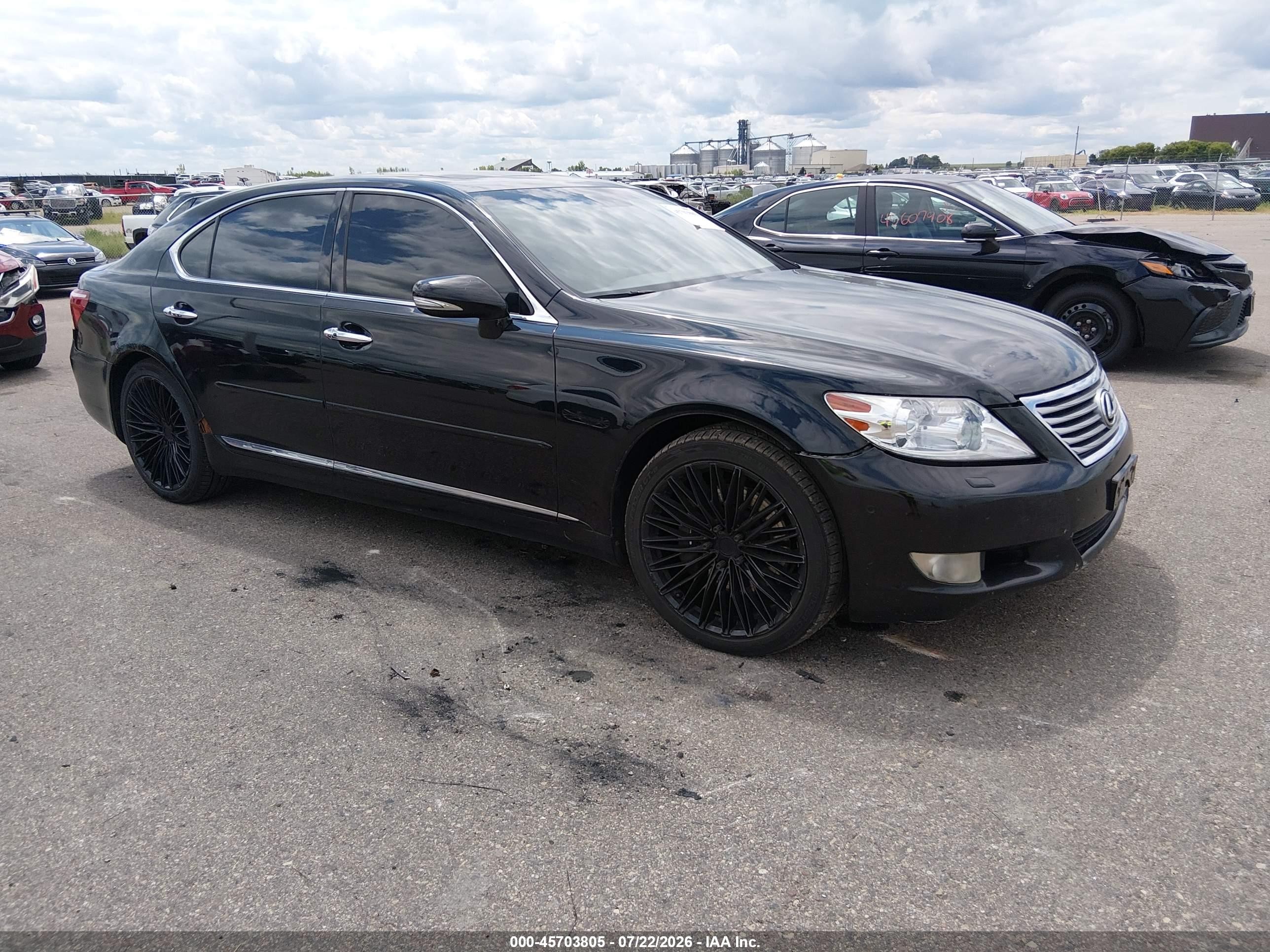 2010 Lexus LS 460 L, VIN JTHDL5EF1A5002300 — Зад