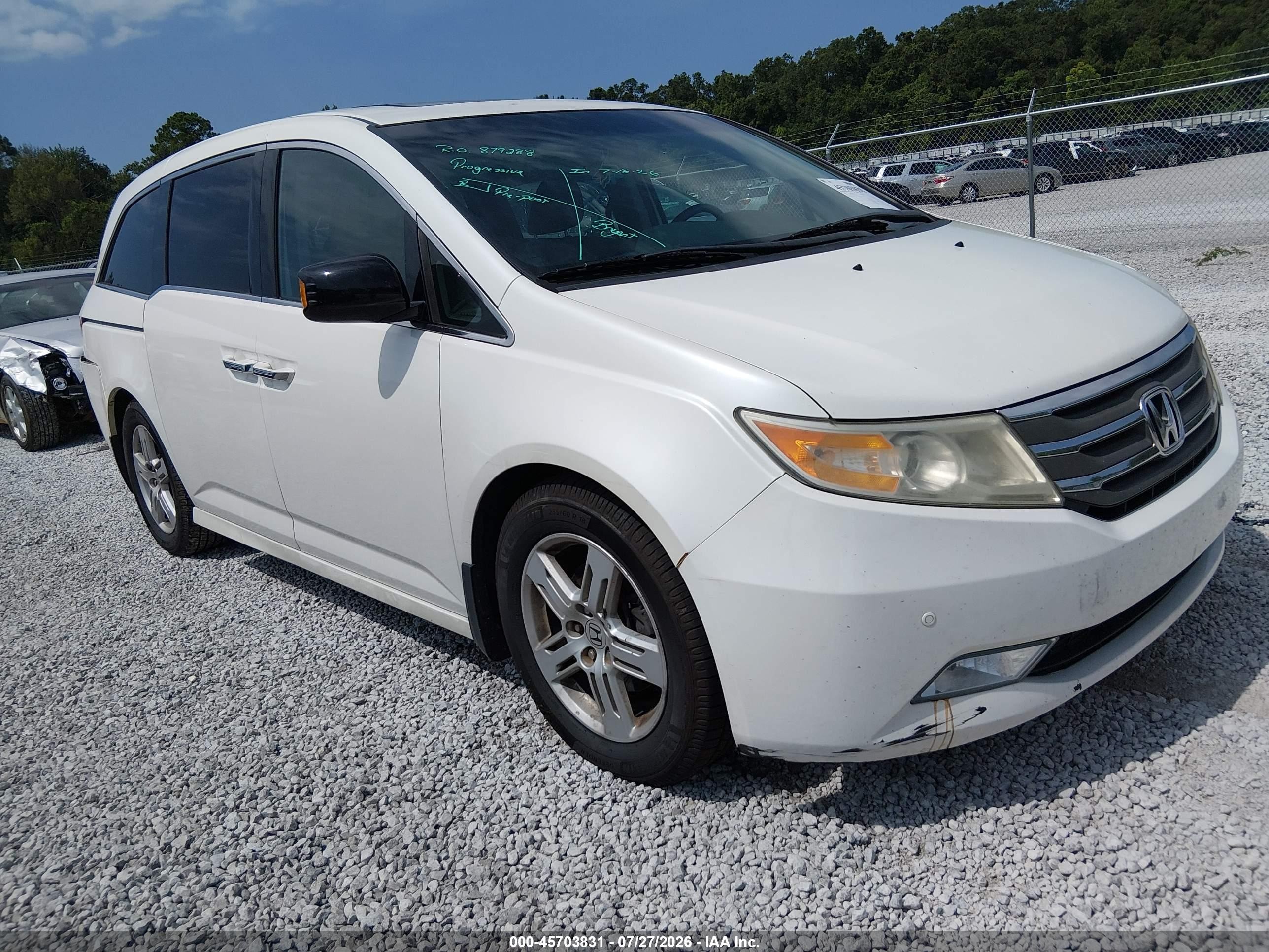 2013 Honda Odyssey Touring, VIN 5FNRL5H99DB007387 — Rear end