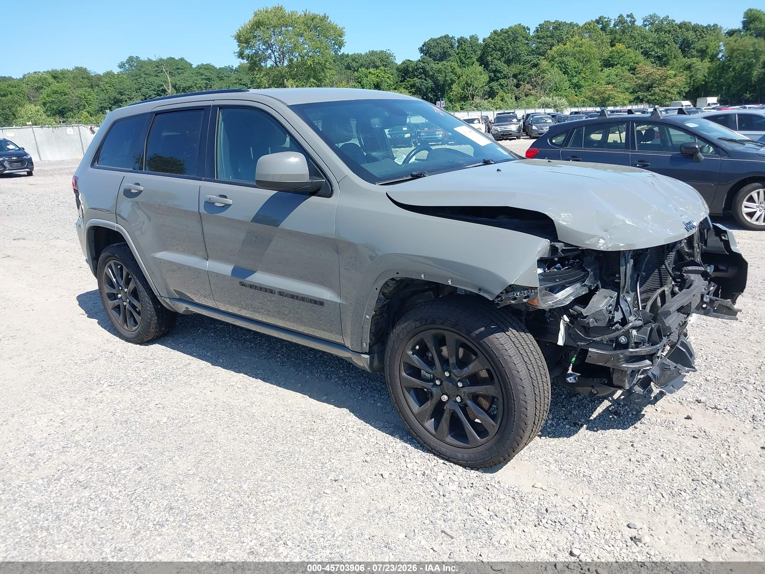 2022 Jeep Grand Cherokee Laredo X, VIN 1C4RJFAGXNC120882 — Front end