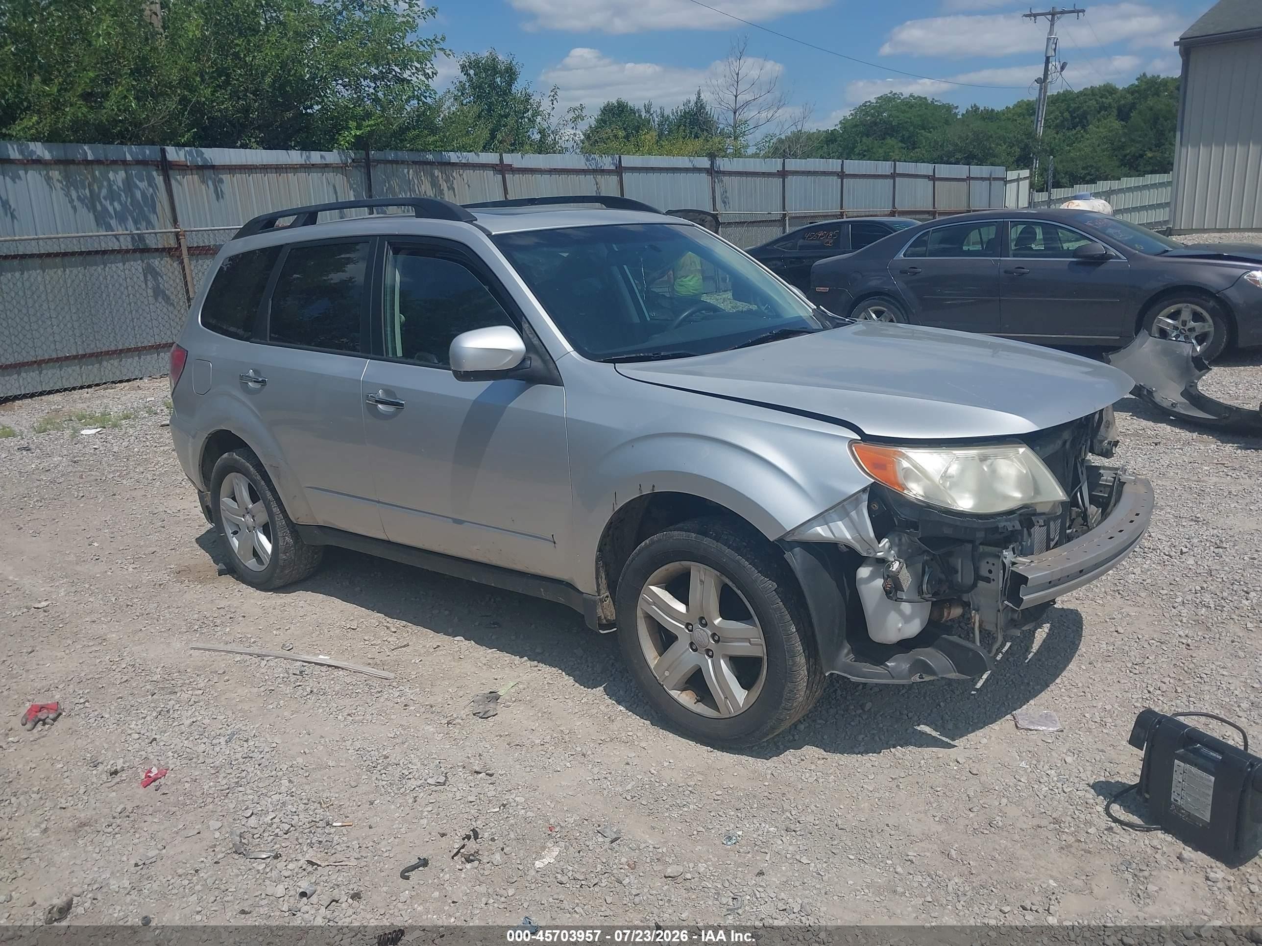 2010 Subaru Forester X Premium, VIN JF2SH6CC2AH905709 — Front end