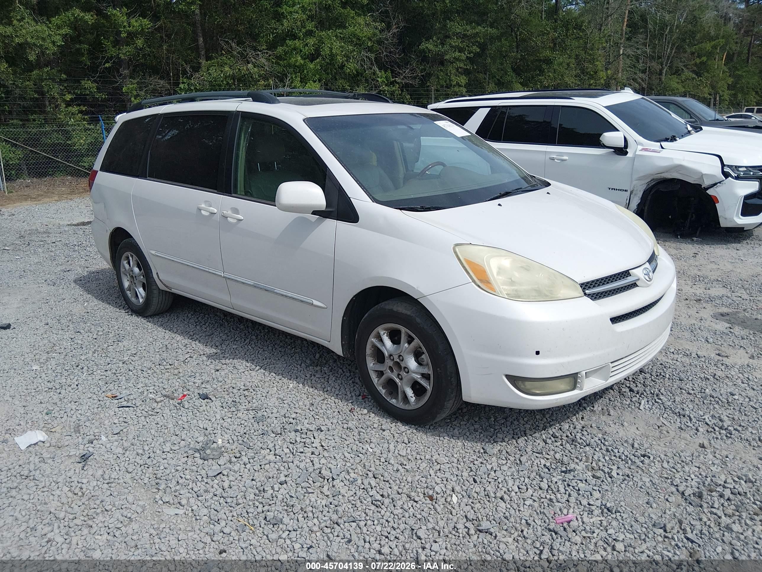 2004 Toyota Sienna XLE Limited, VIN 5TDBA22C24S012890 — Normal wear