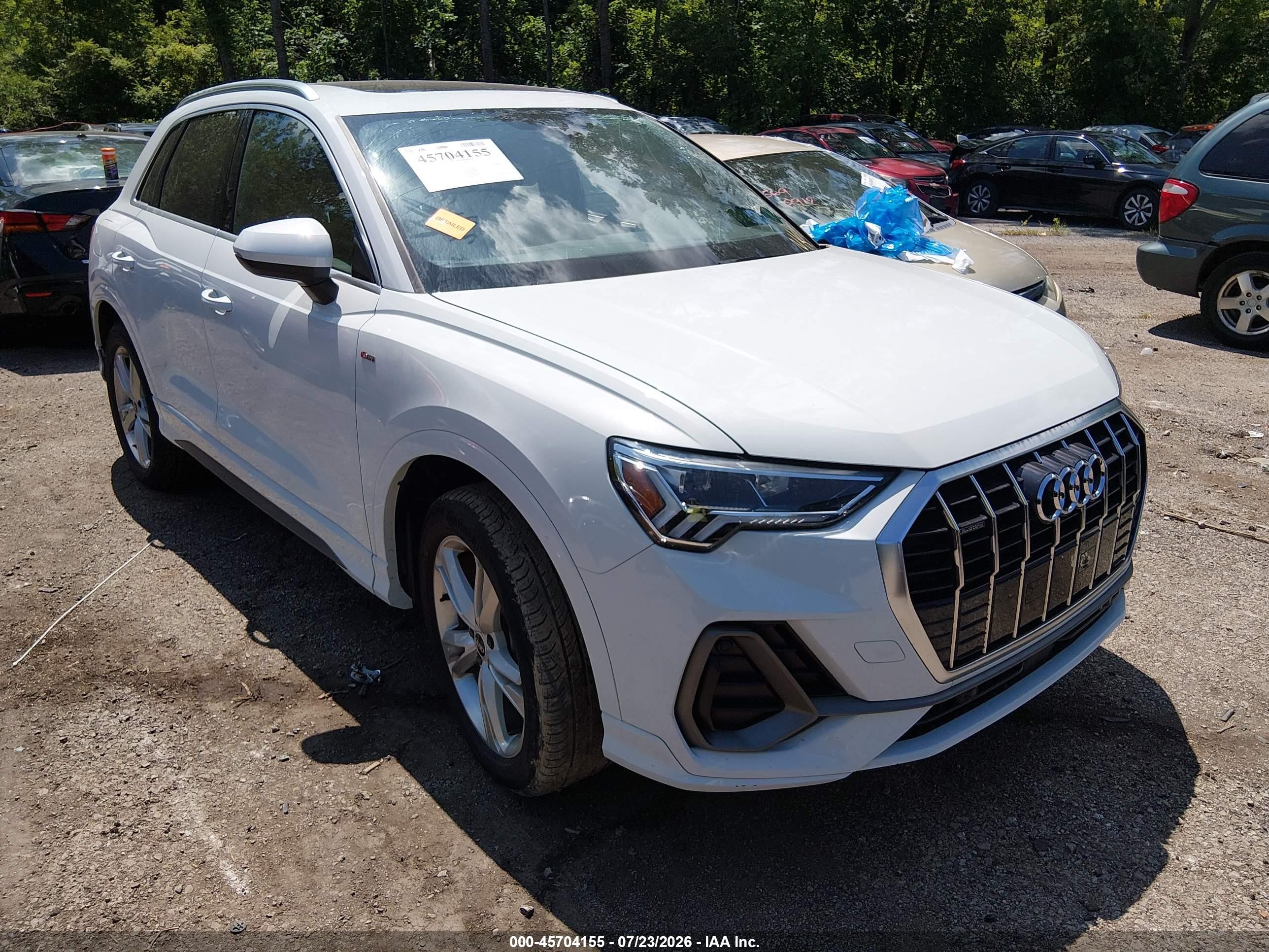 2021 Audi Q3 S line Premium Plus, VIN WA1EECF32M1130902 — Бок