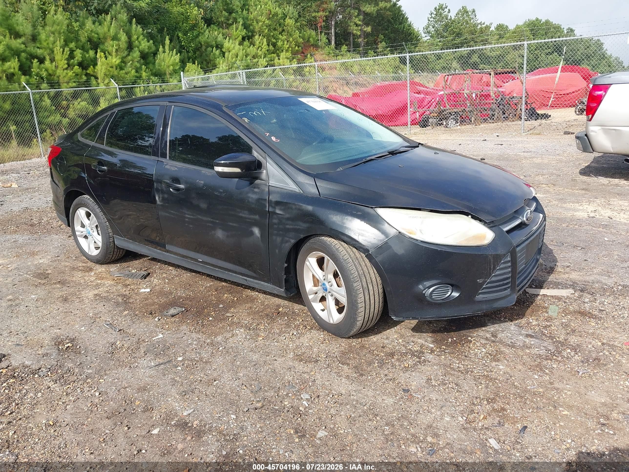 2013 Ford Focus SE, VIN 1FADP3F2XDL213216 — Зад