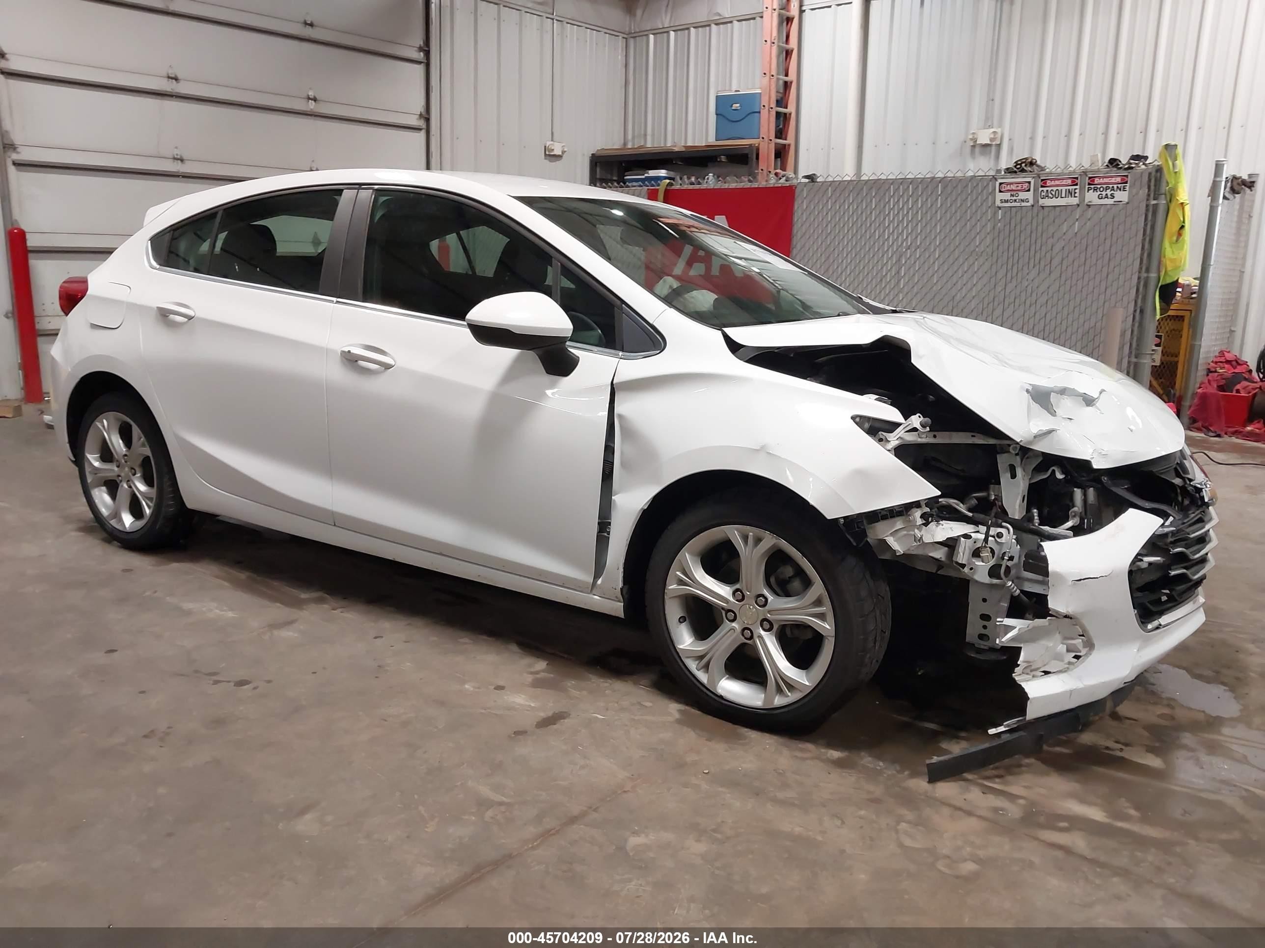 2019 Chevrolet Cruze Premier, VIN 3G1BF6SM4KS552146 — Перед