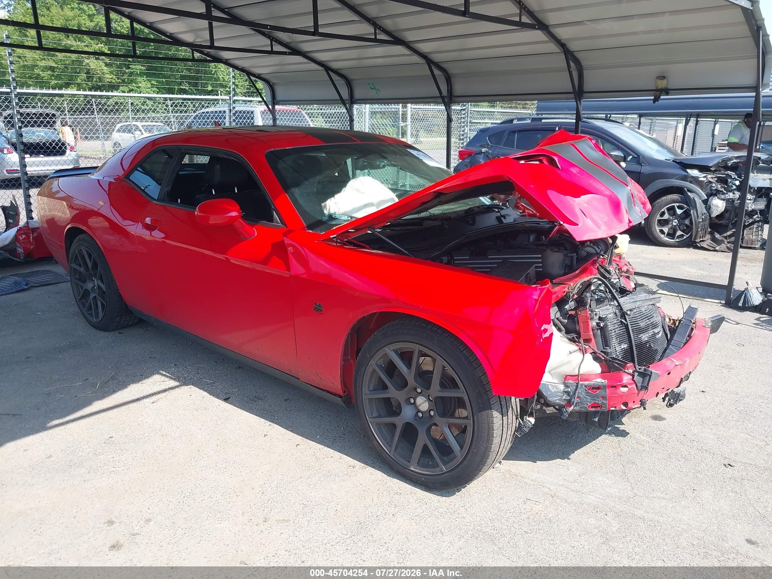 2016 Dodge Challenger R/T Scat Pack, VIN 2C3CDZFJ7GH288728 — Front end