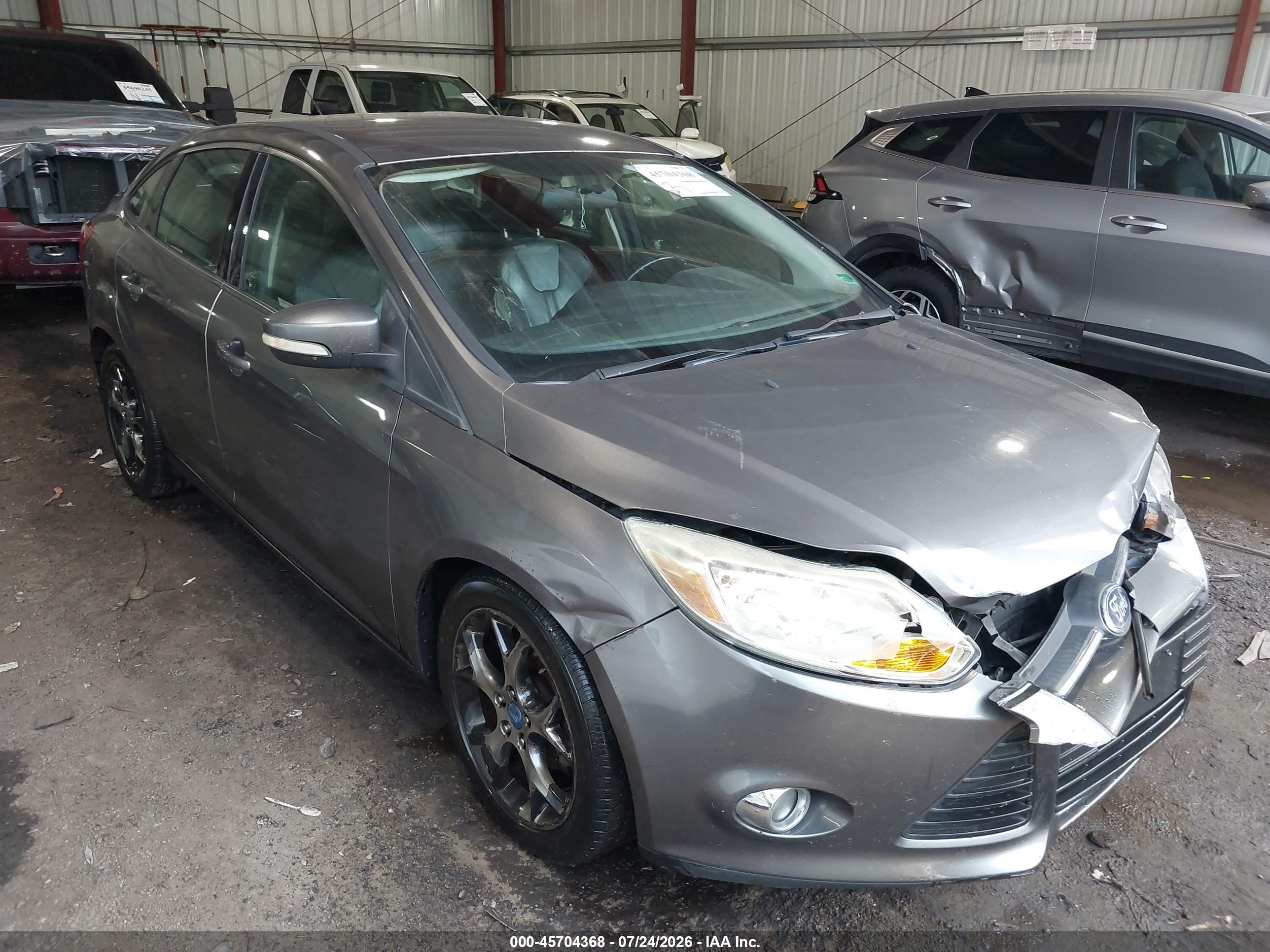 2013 Ford Focus SE, VIN 1FADP3F29DL104875 — Front end