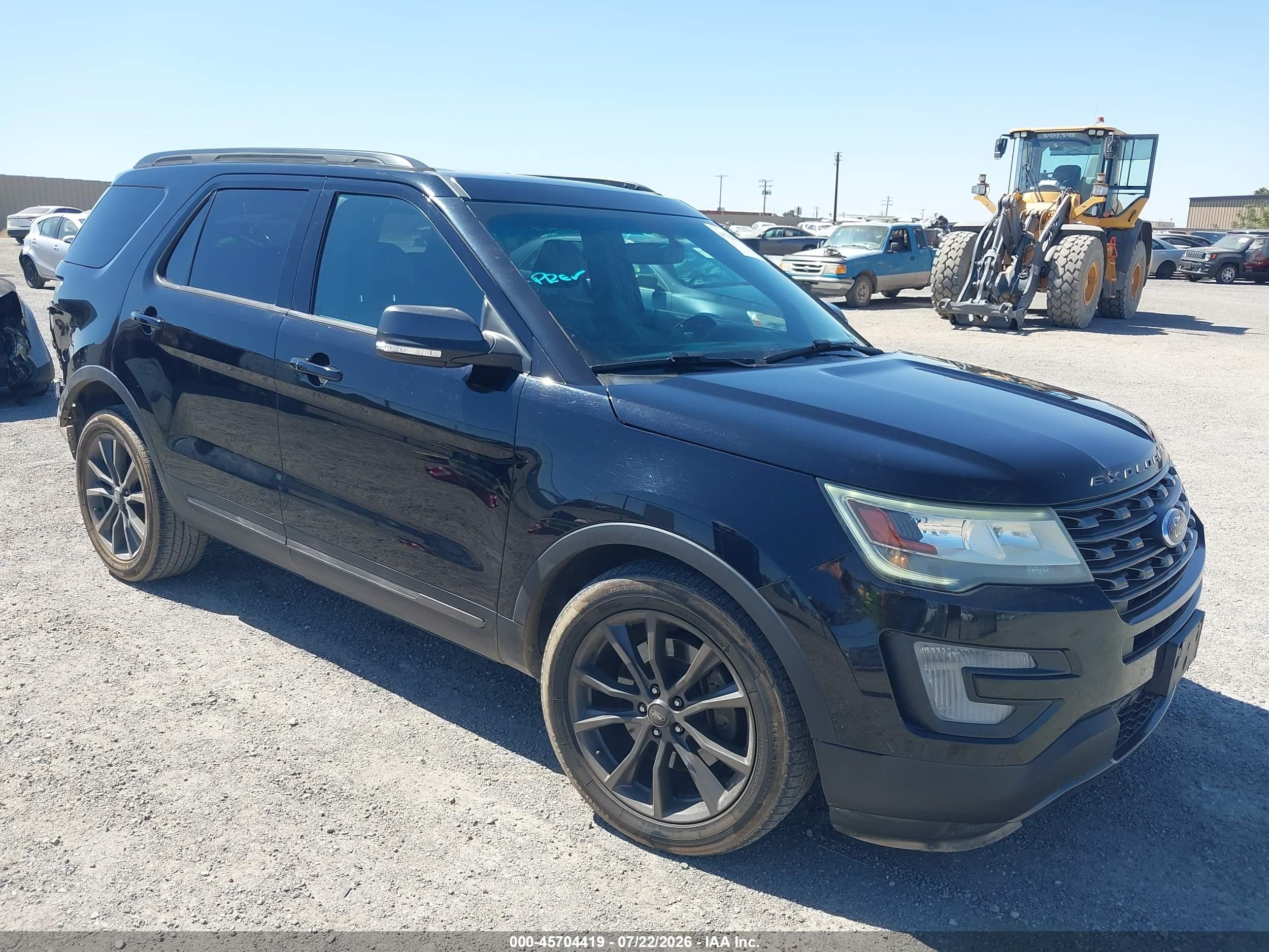 2017 Ford Explorer XLT, VIN 1FM5K7D8XHGB32108 — Rear end