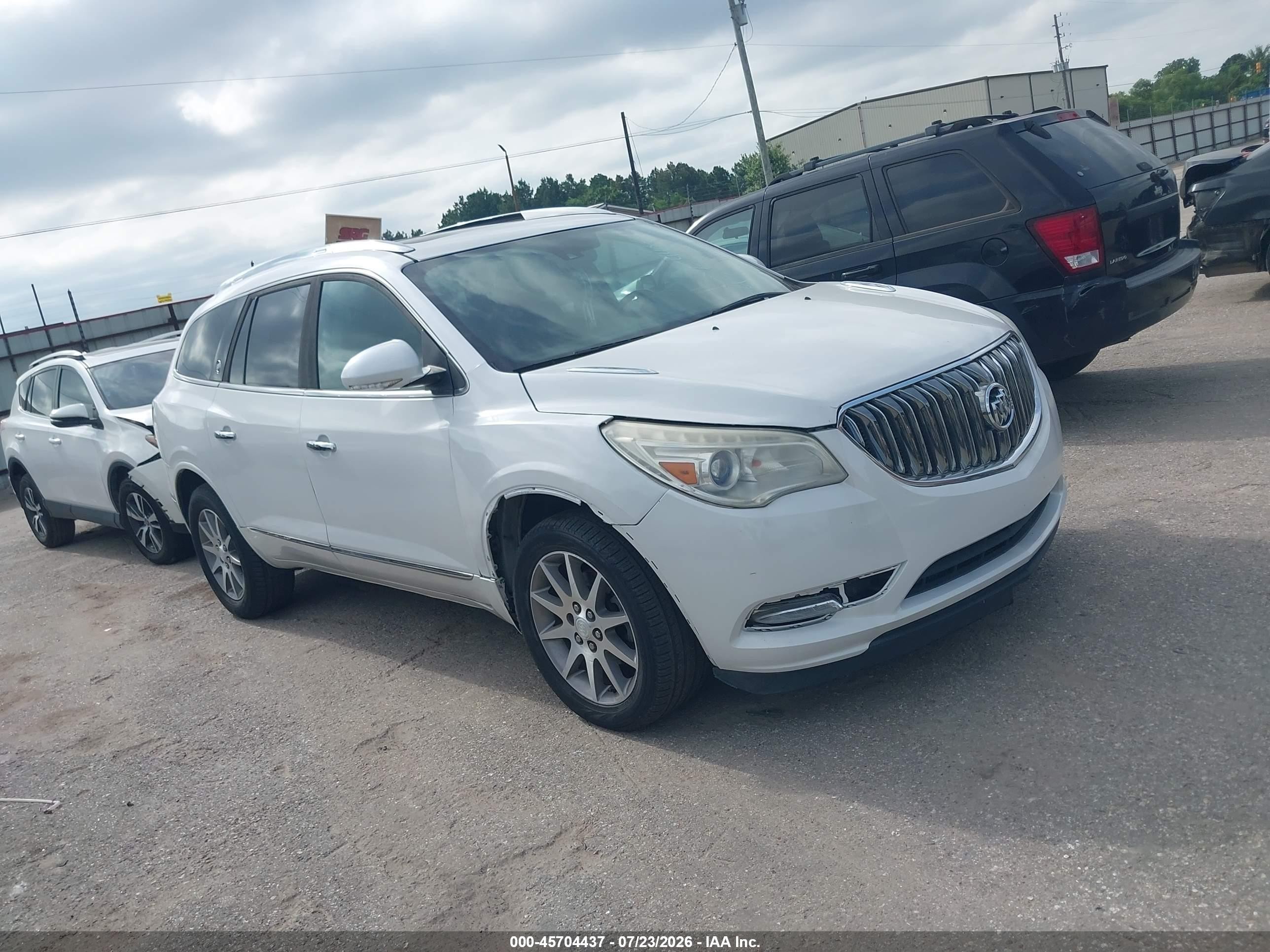 2017 Buick Enclave Leather, VIN 5GAKRBKD8HJ213490 — Normal wear