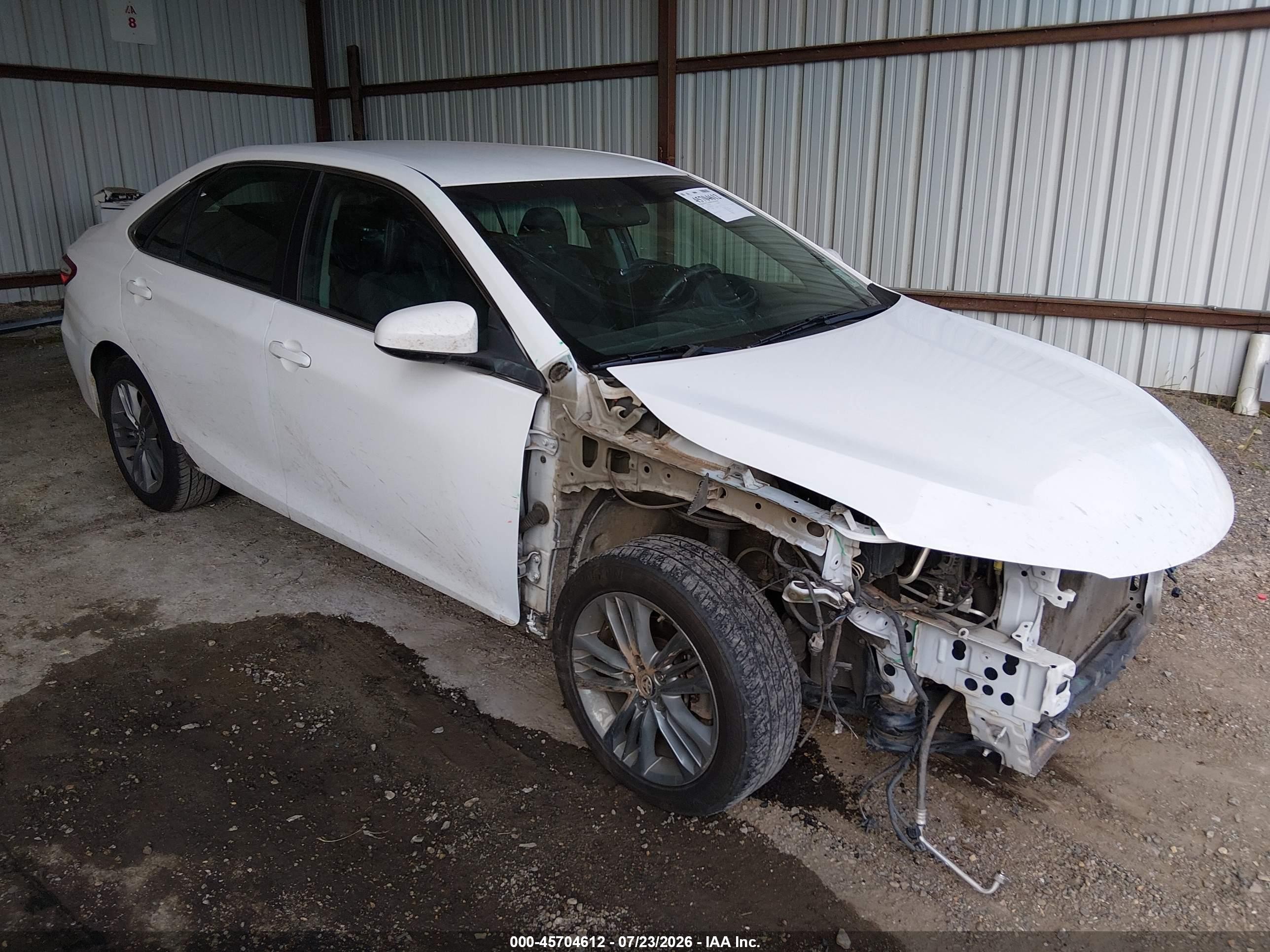 2017 Toyota Camry SE, VIN 4T1BF1FK0HU391432 — Front end