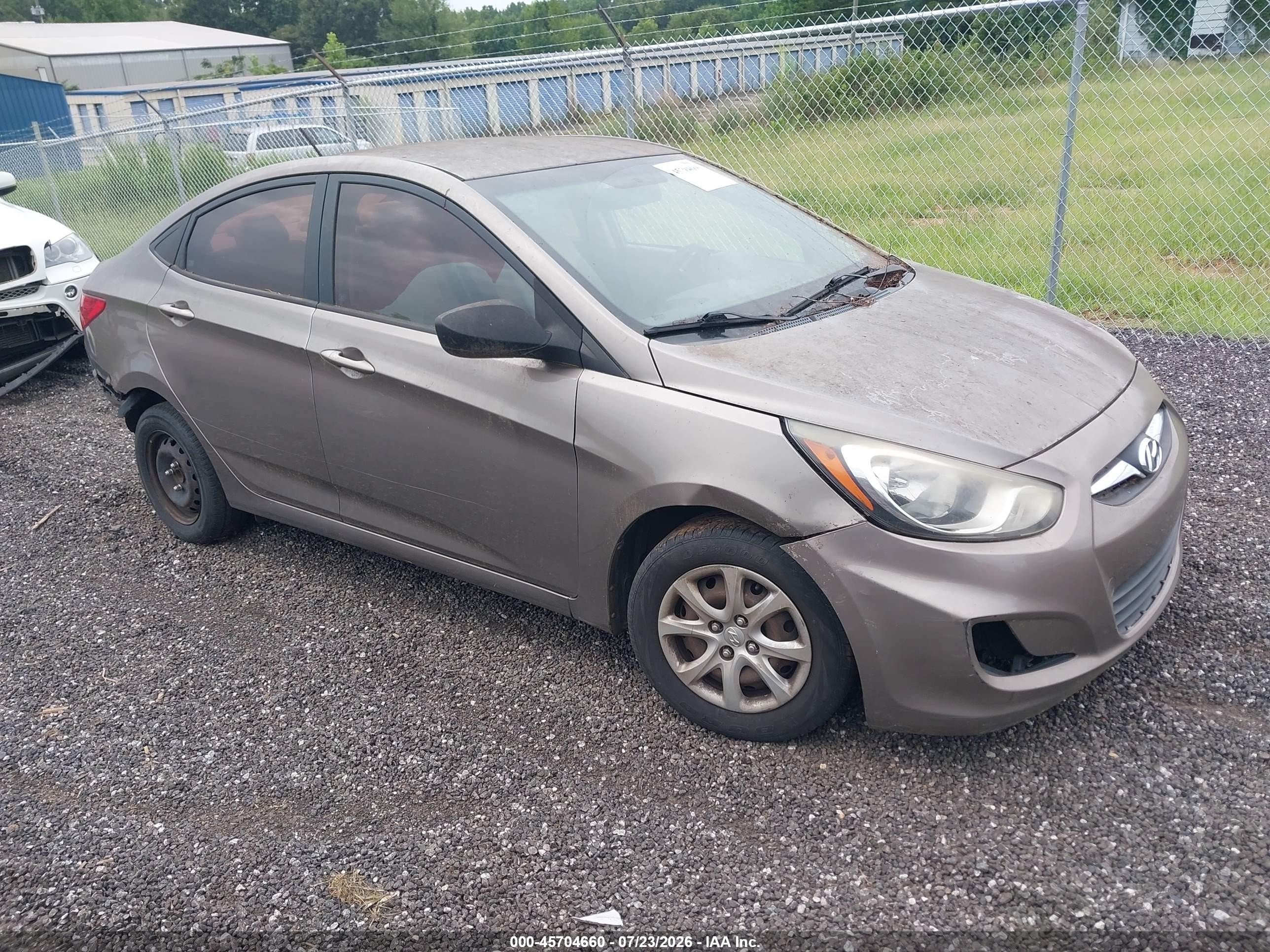2014 Hyundai Accent GLS, VIN KMHCT4AE4EU673570 — Normal wear