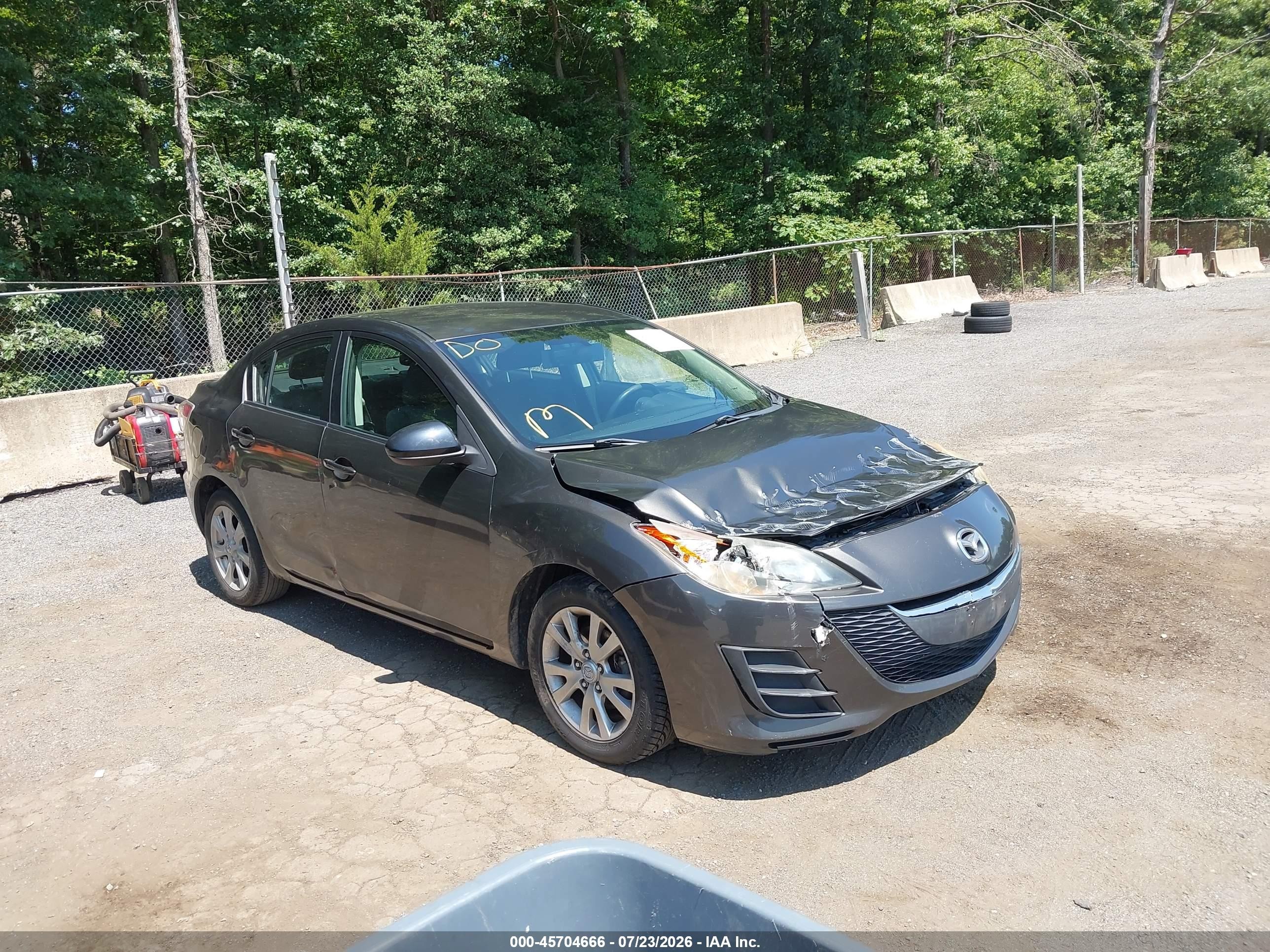 2010 Mazda 3 i Touring, VIN JM1BL1SFXA1169509 — Front end