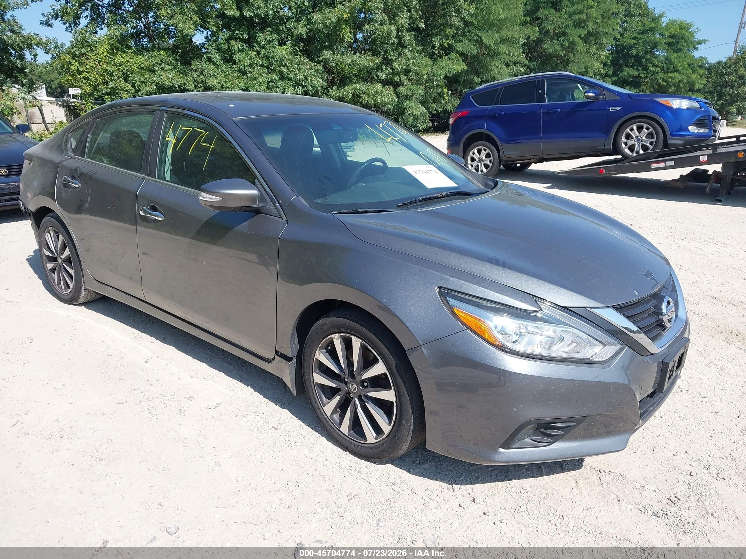 2016 Nissan Altima S, VIN 1N4AL3AP0GC186033 — Rear end