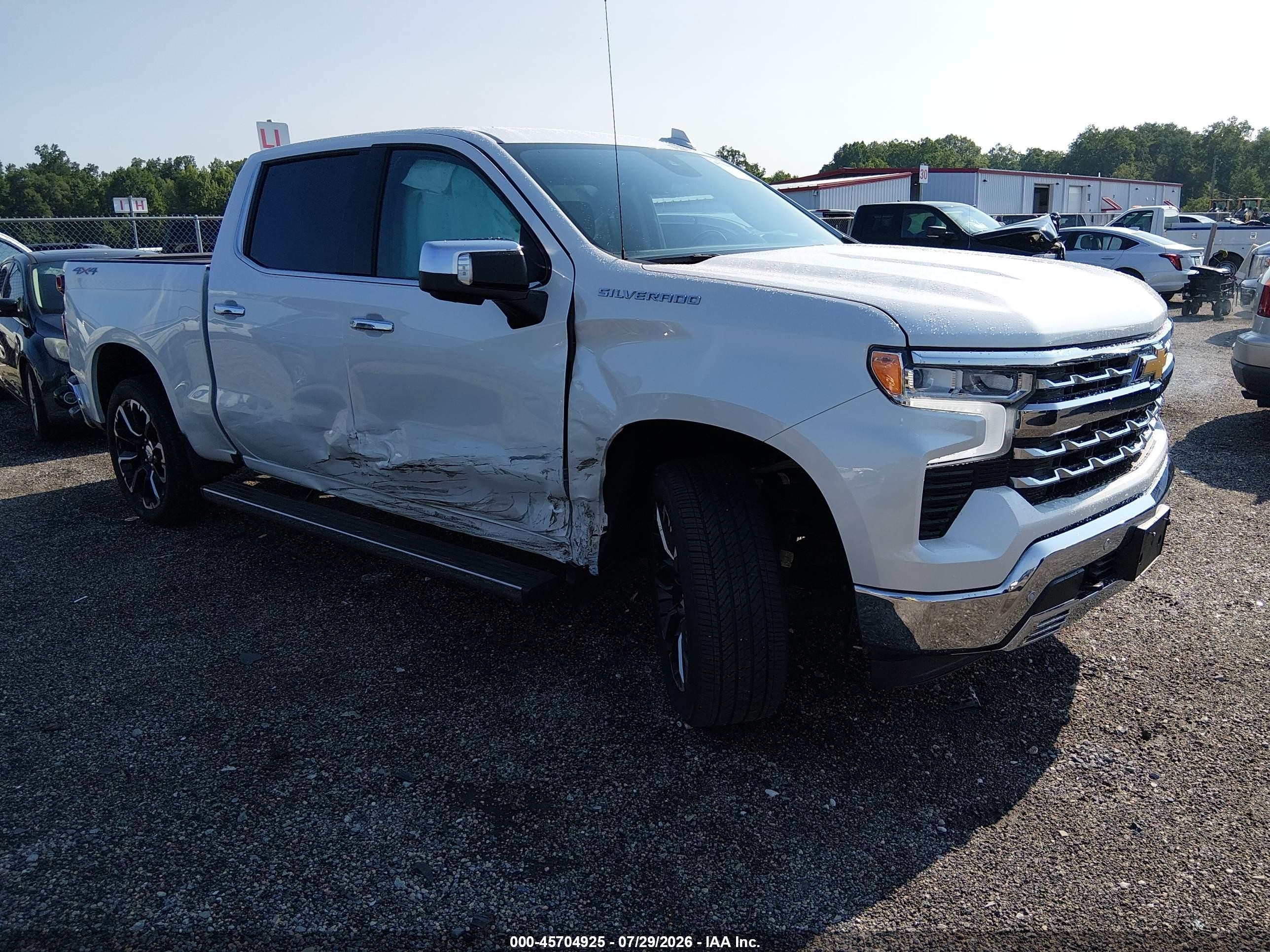 2024 Chevrolet Silverado 1500 LTZ, VIN 1GCUDGED9RZ229117 — Перед