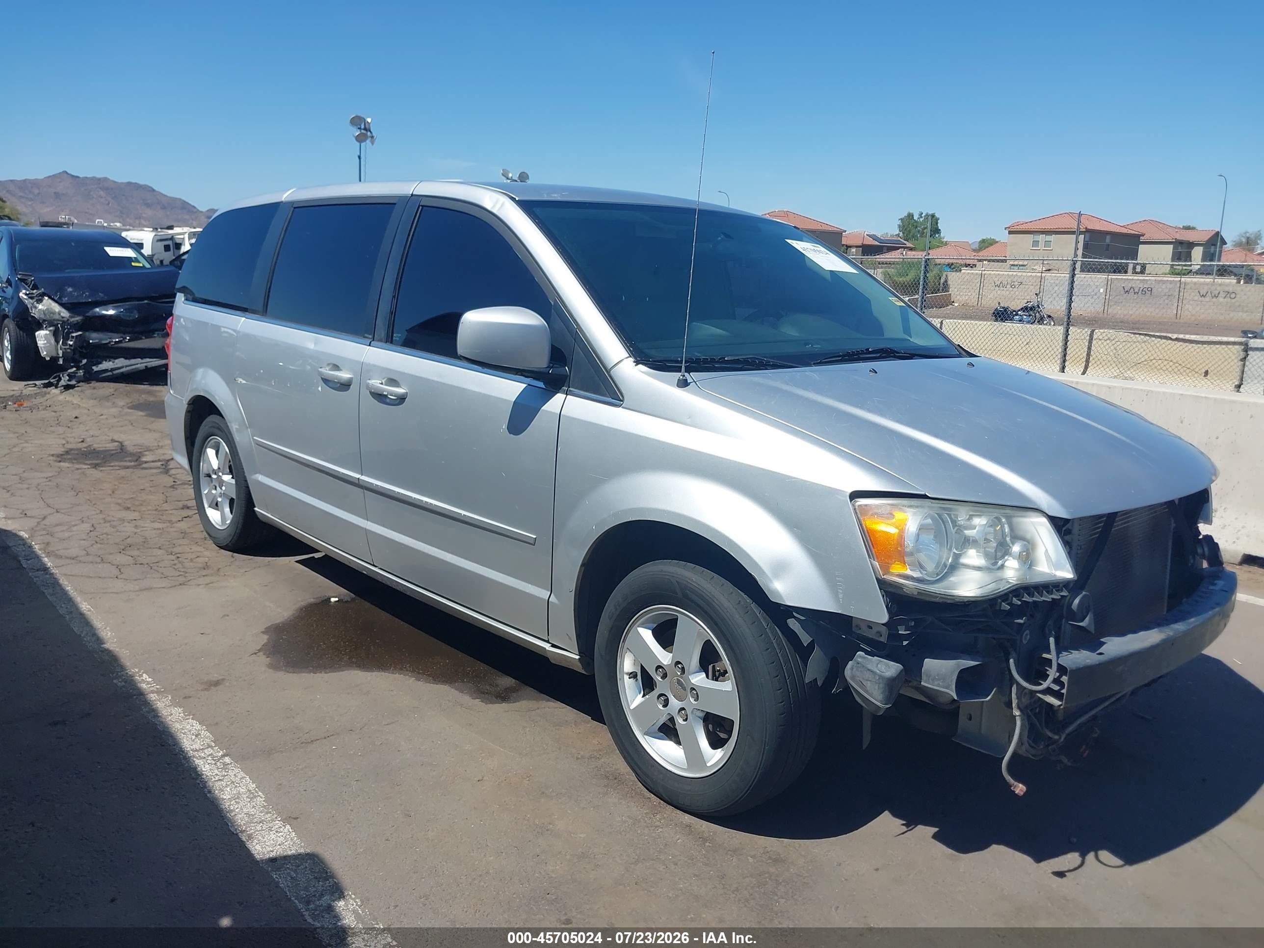 2012 Dodge Grand Caravan Crew, VIN 2C4RDGDG4CR146021 — Front end