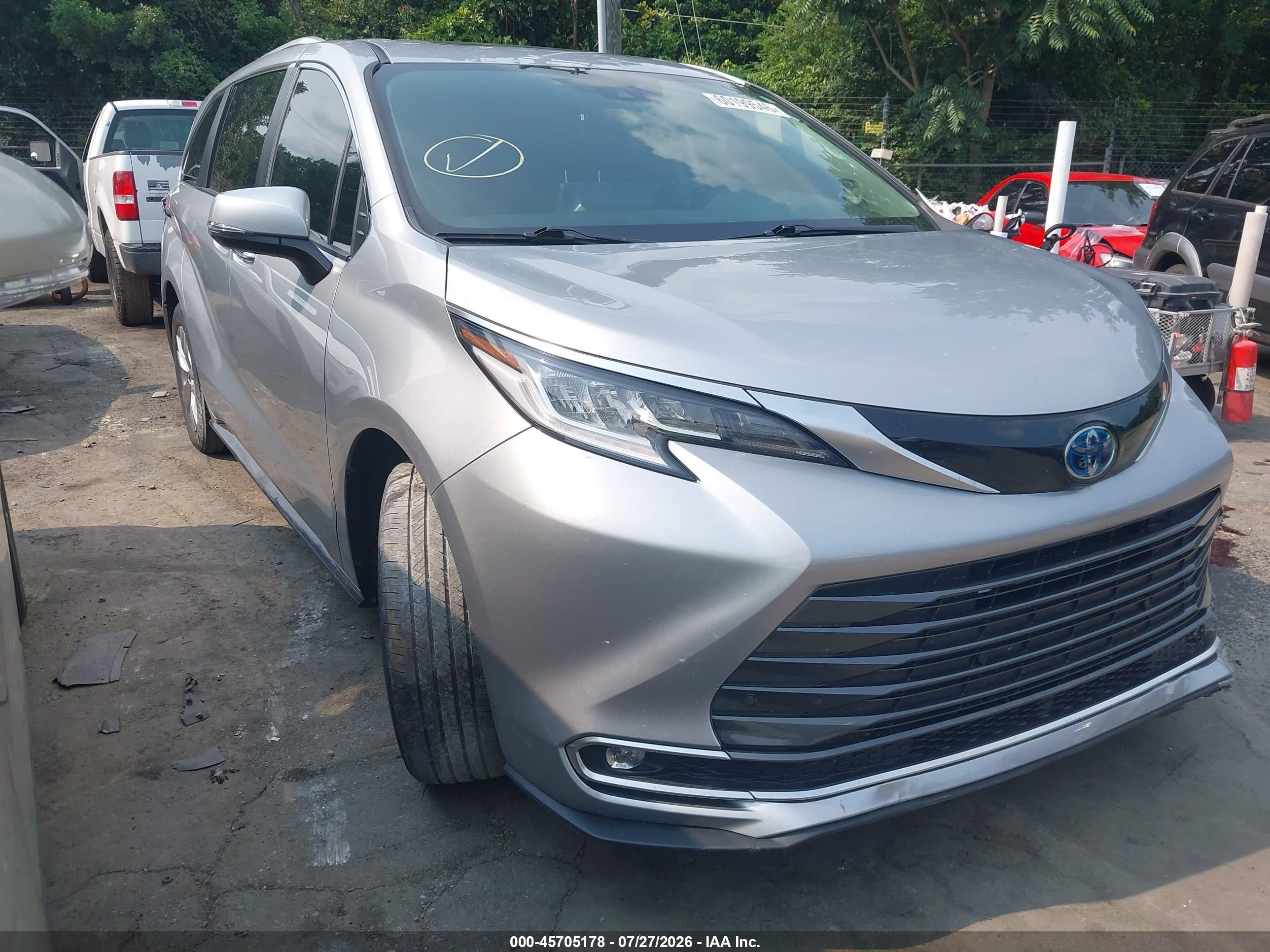 2023 Toyota Sienna Limited, VIN 5TDZRKEC1PS176798 — Бок