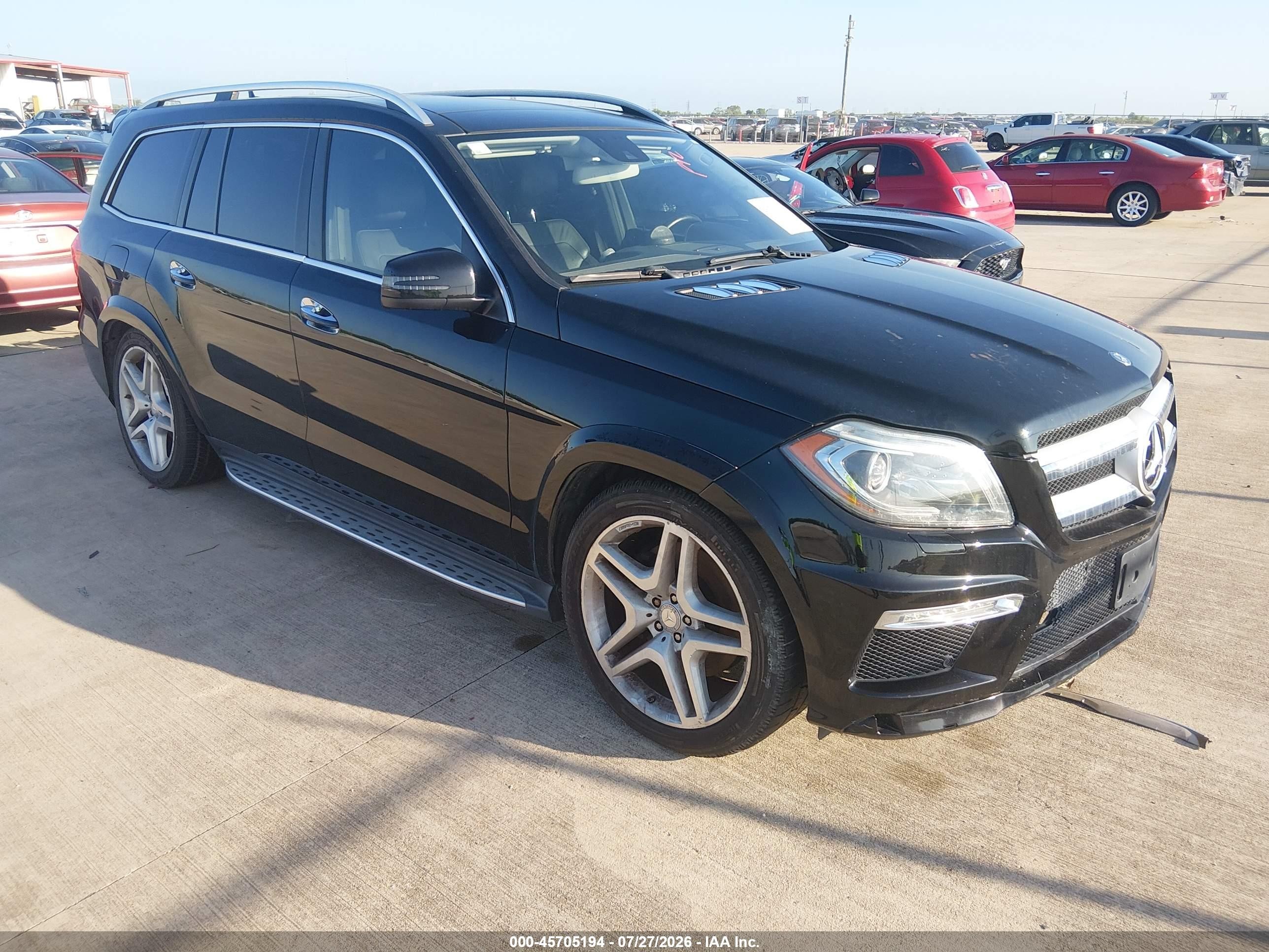 2015 Mercedes-Benz GL 550, VIN 4JGDF7DE3FA551925 — Normal wear