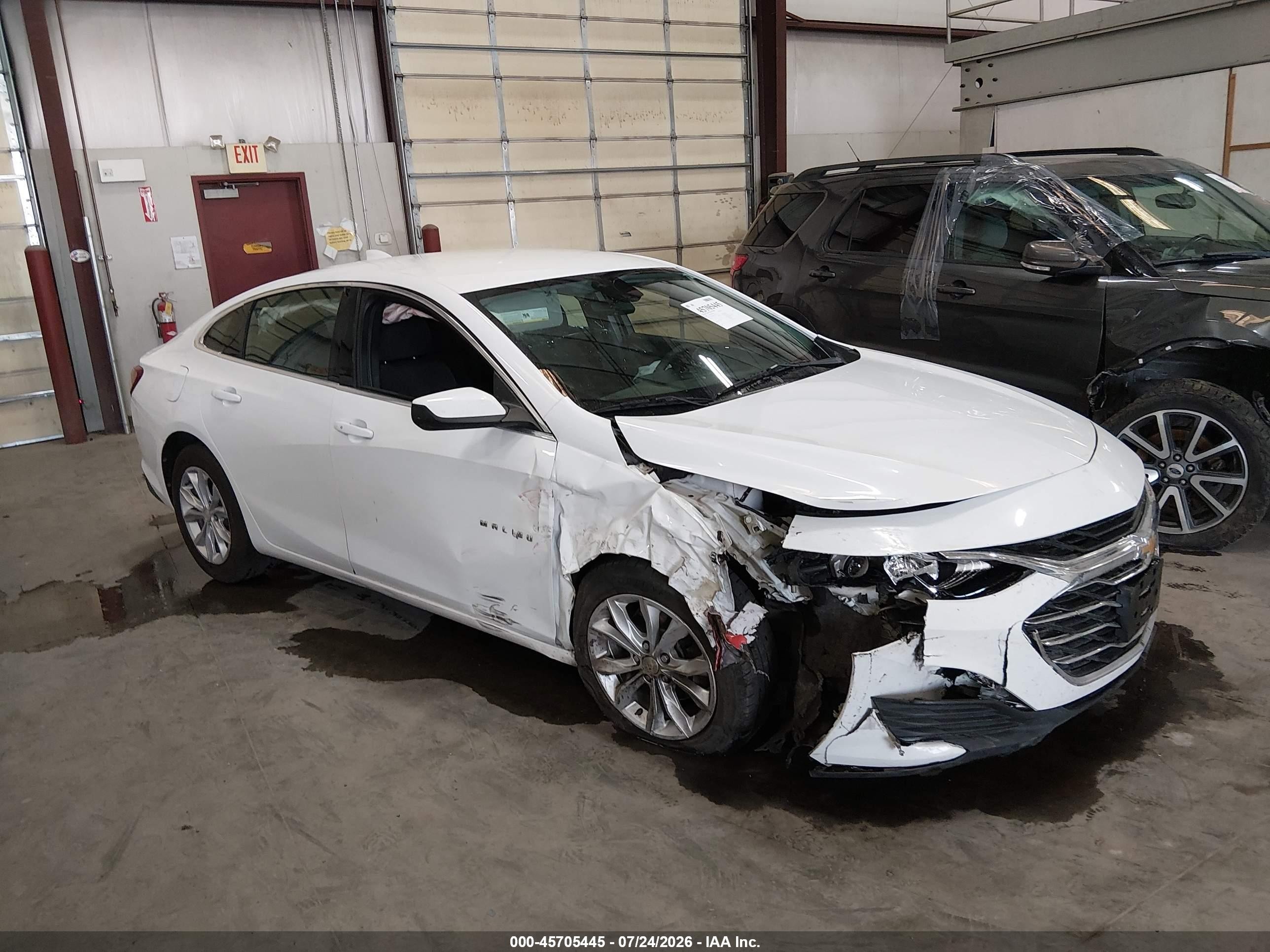2020 Chevrolet Malibu LT, VIN 1G1ZD5ST2LF042017 — Front end