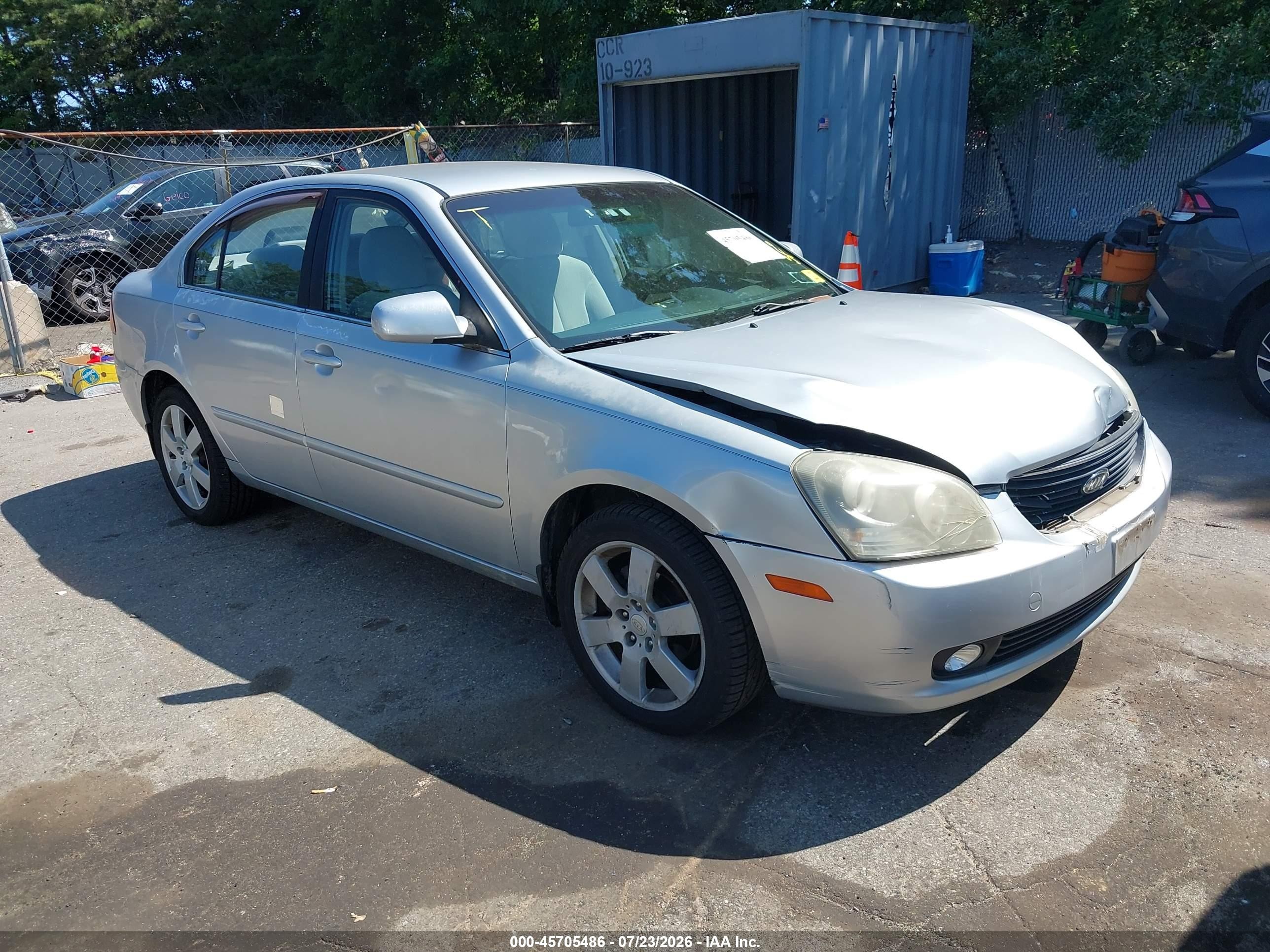 2006 Kia Optima LX, VIN KNAGE123365060831 — Перед