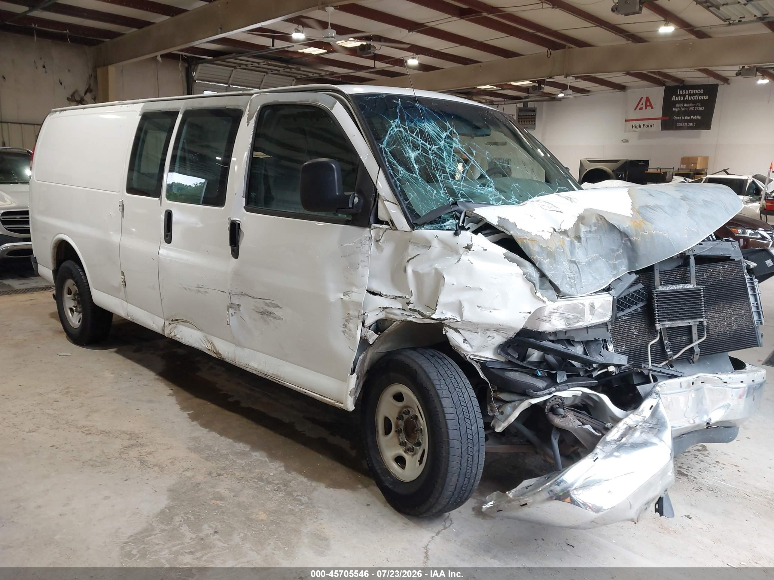 2010 Chevrolet Express 2500, VIN 1GCZGGAAXA1183101 — Front end