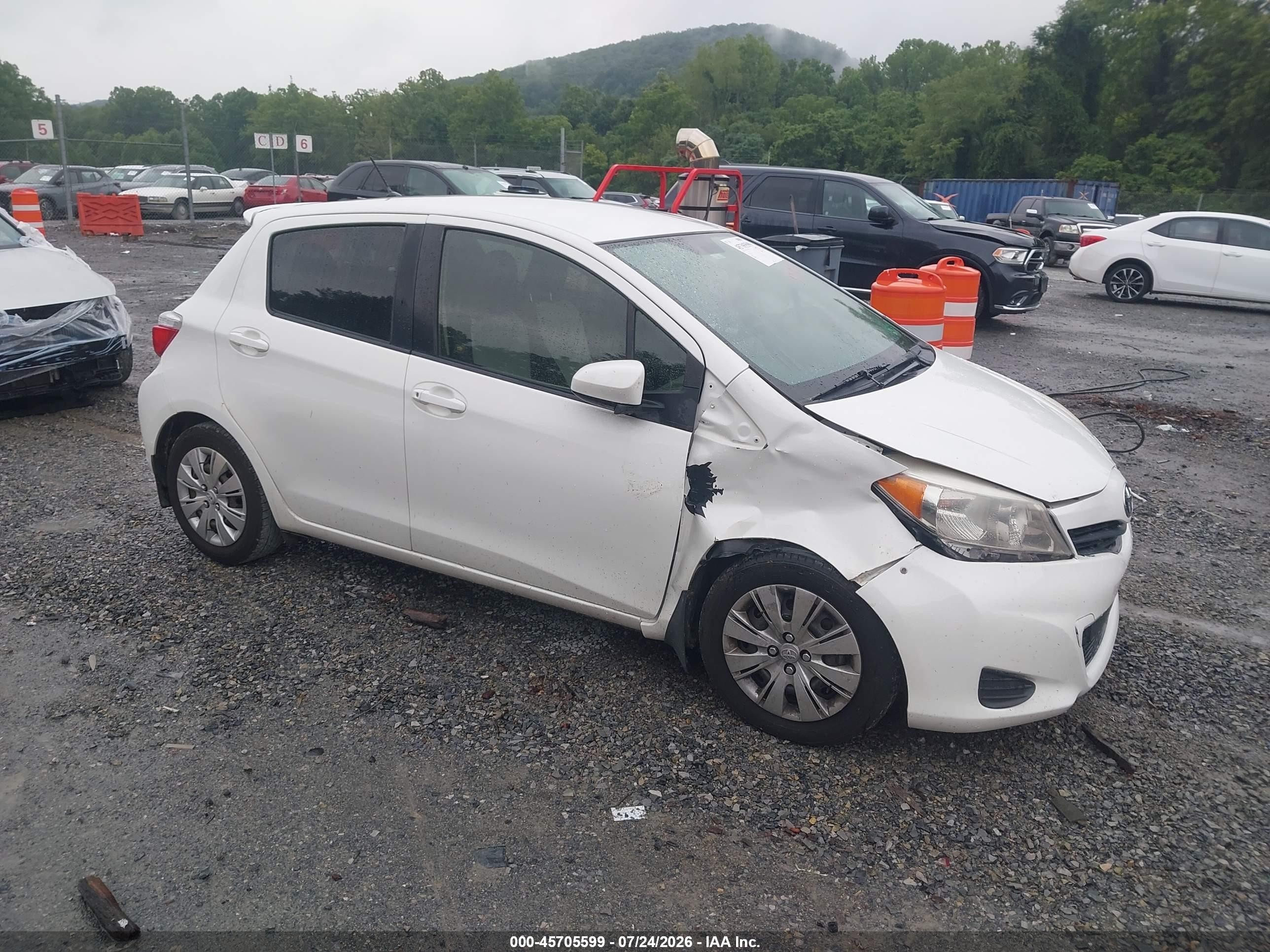 2014 Toyota Yaris LE, VIN JTDKTUD36ED593438 — Front end