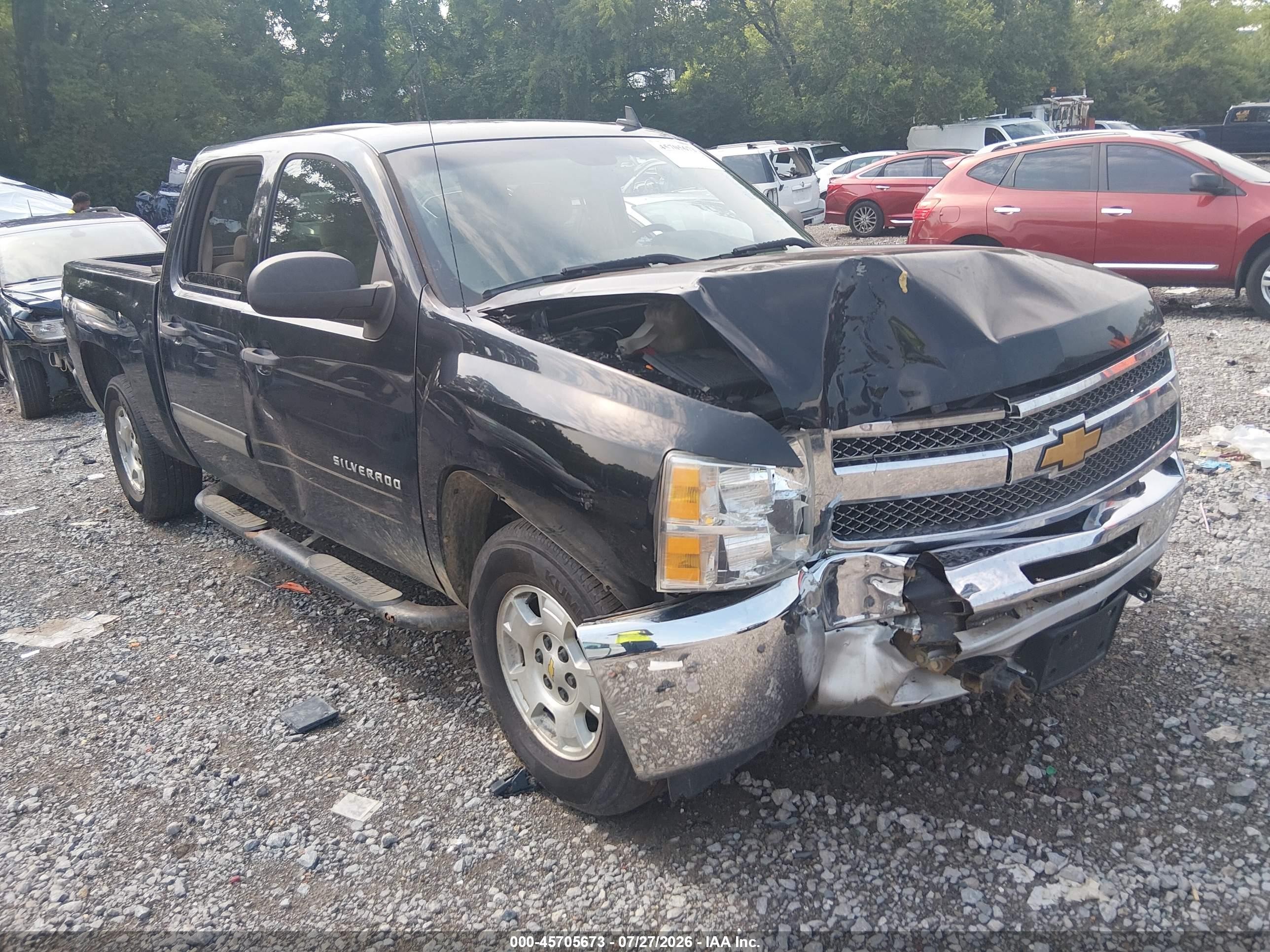 2013 Chevrolet Silverado 1500 LT, VIN 3GCPKSE70DG119582 — Front end