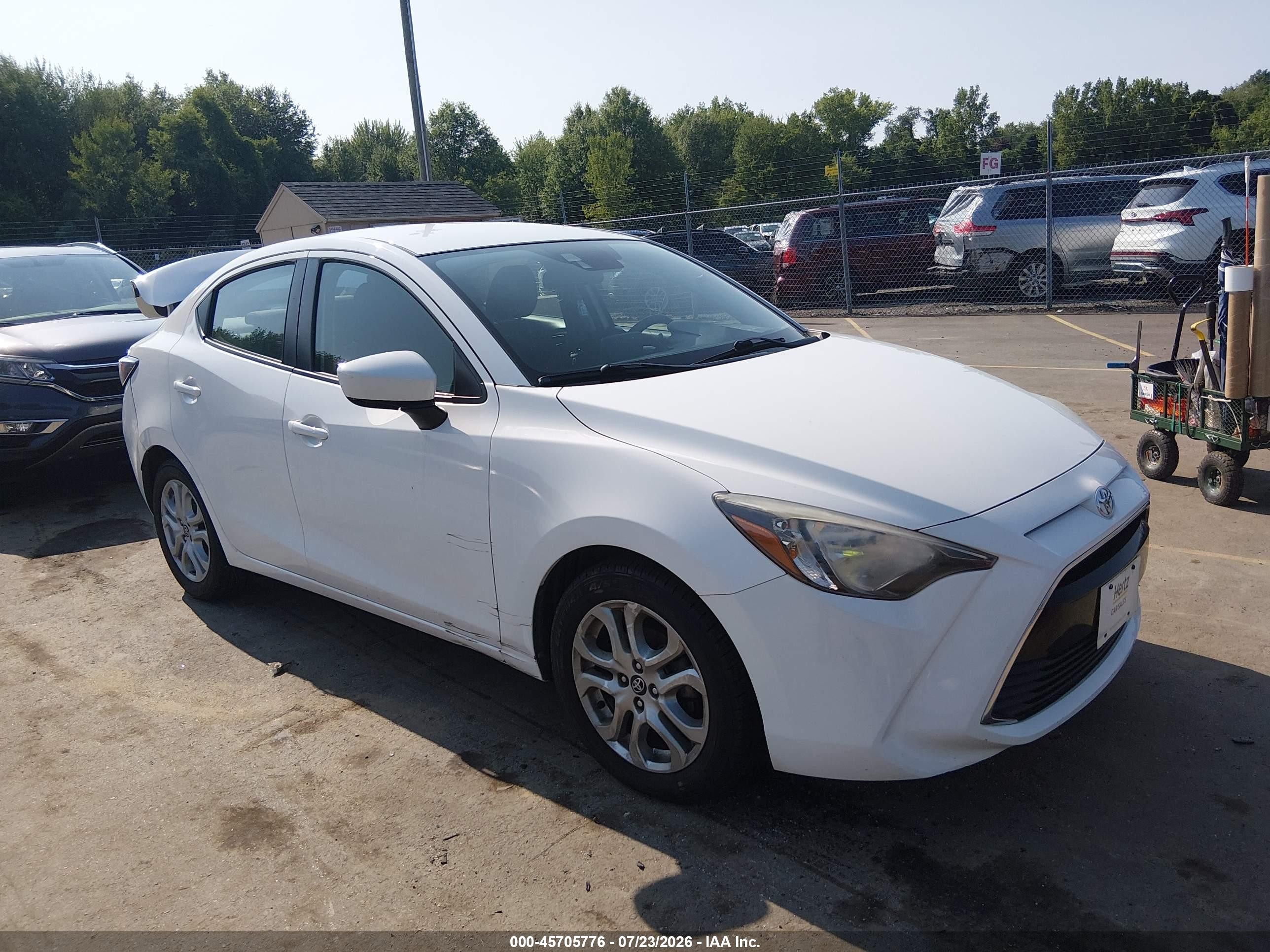 2018 Toyota Yaris, VIN 3MYDLBYV1JY329304 — Rear end