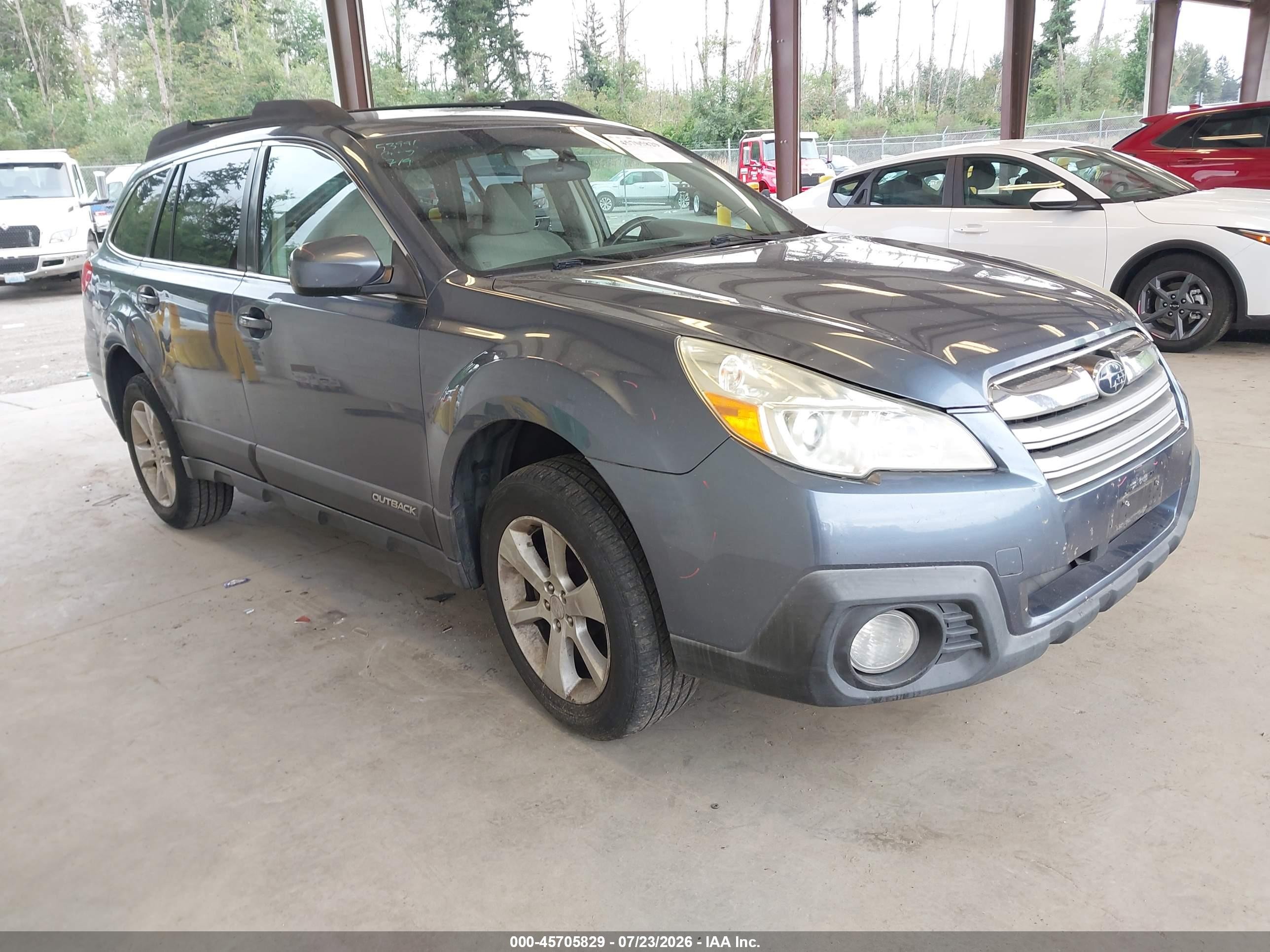 2014 Subaru Outback Premium, VIN 4S4BRBCC0E3252929 — Side