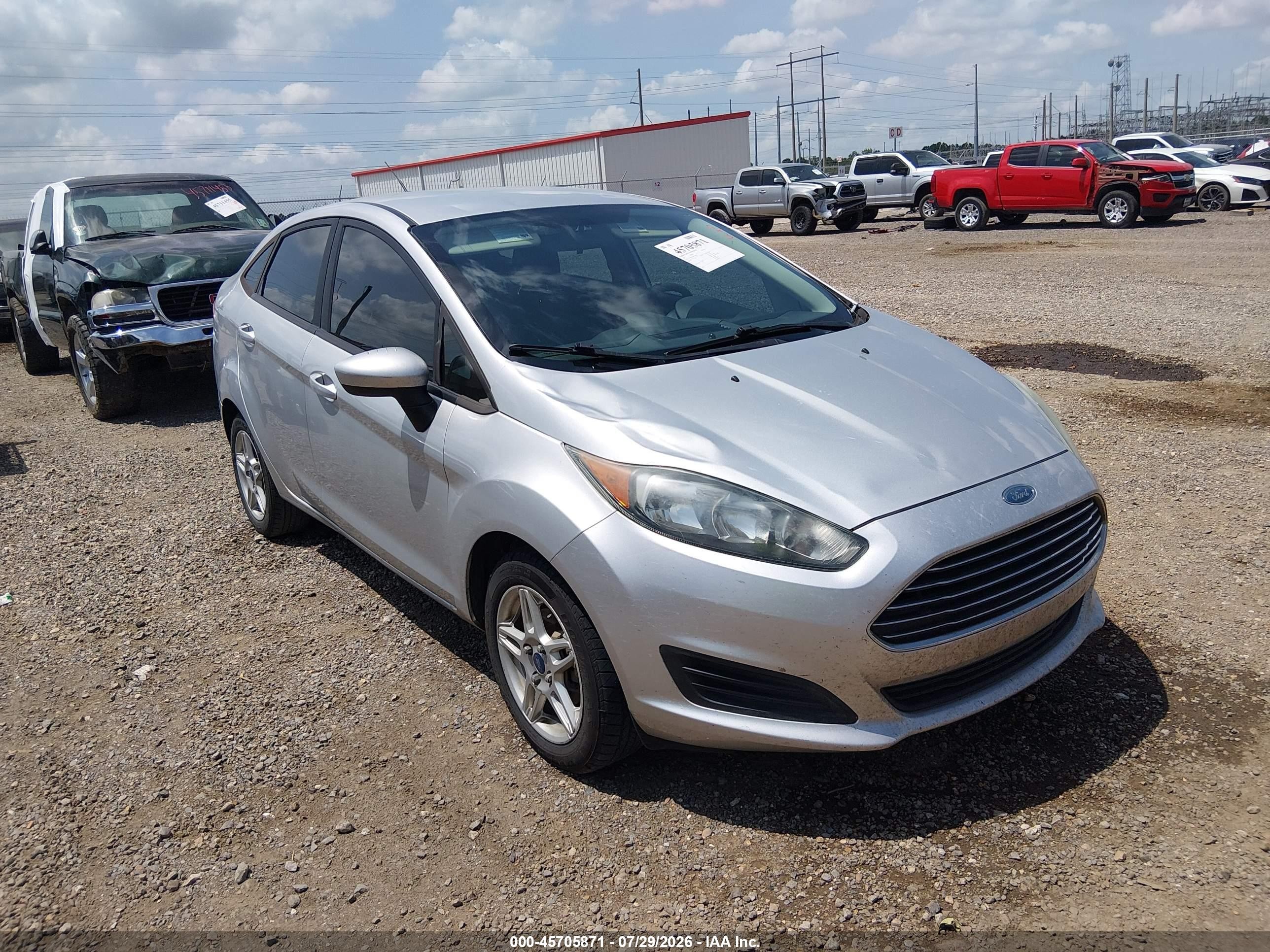 2017 Ford Fiesta SE, VIN 3FADP4BJ7HM100962 — Front end