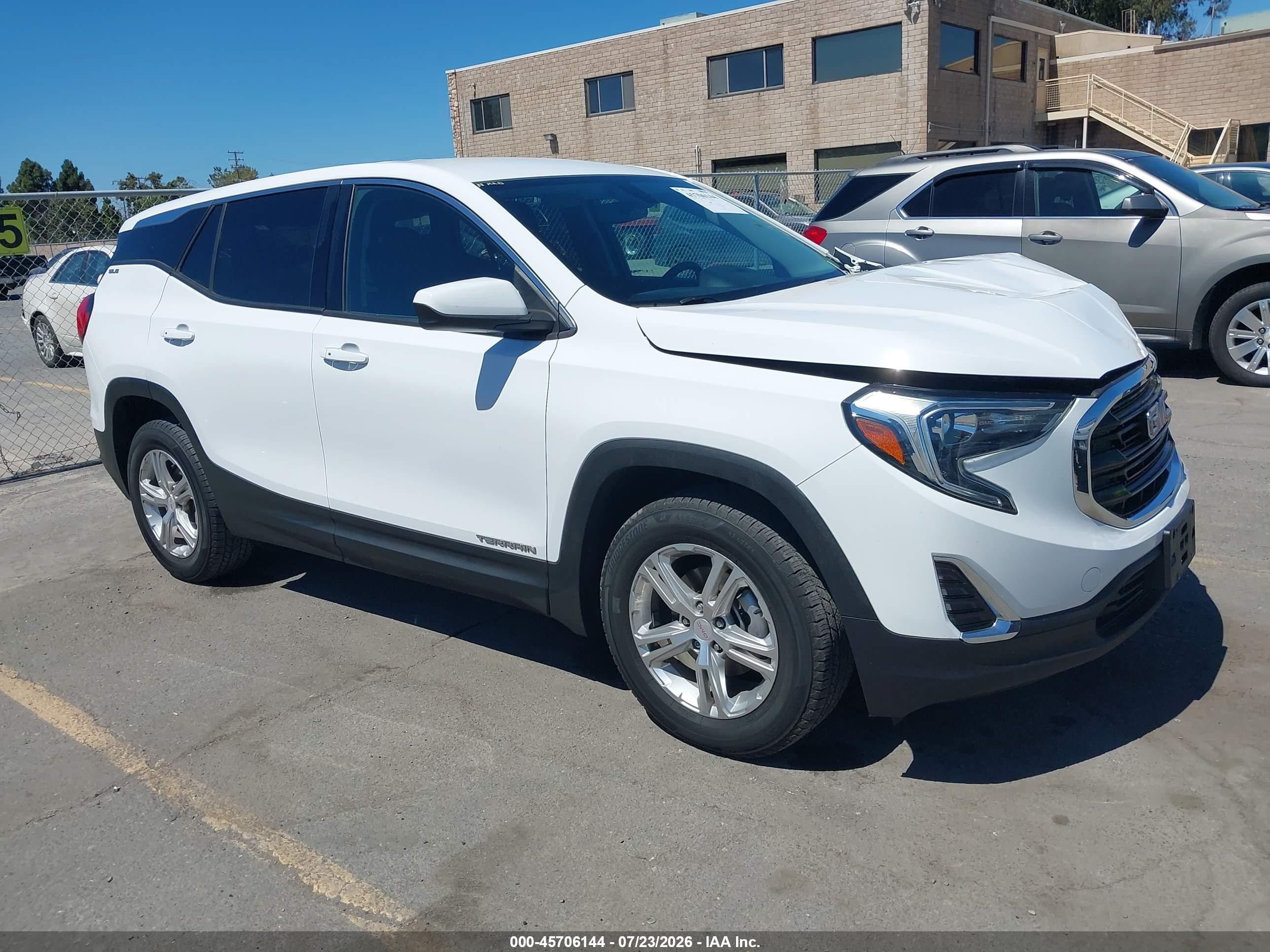 2018 GMC Terrain SLE, VIN 3GKALMEV9JL184094 — Front end