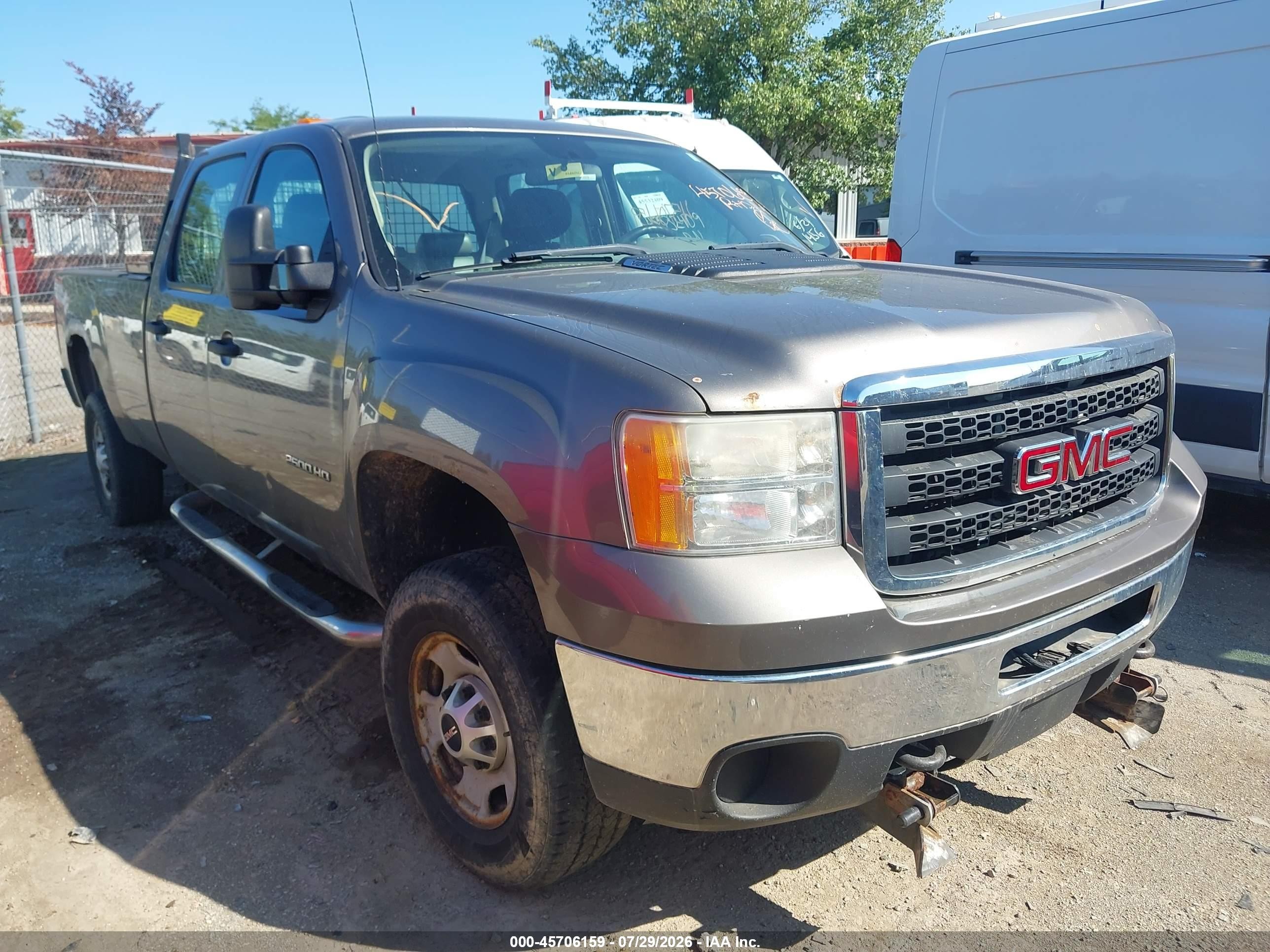 2013 GMC Sierra 2500HD Work Truck, VIN 1GT12ZCG5DF134825 — Rear end
