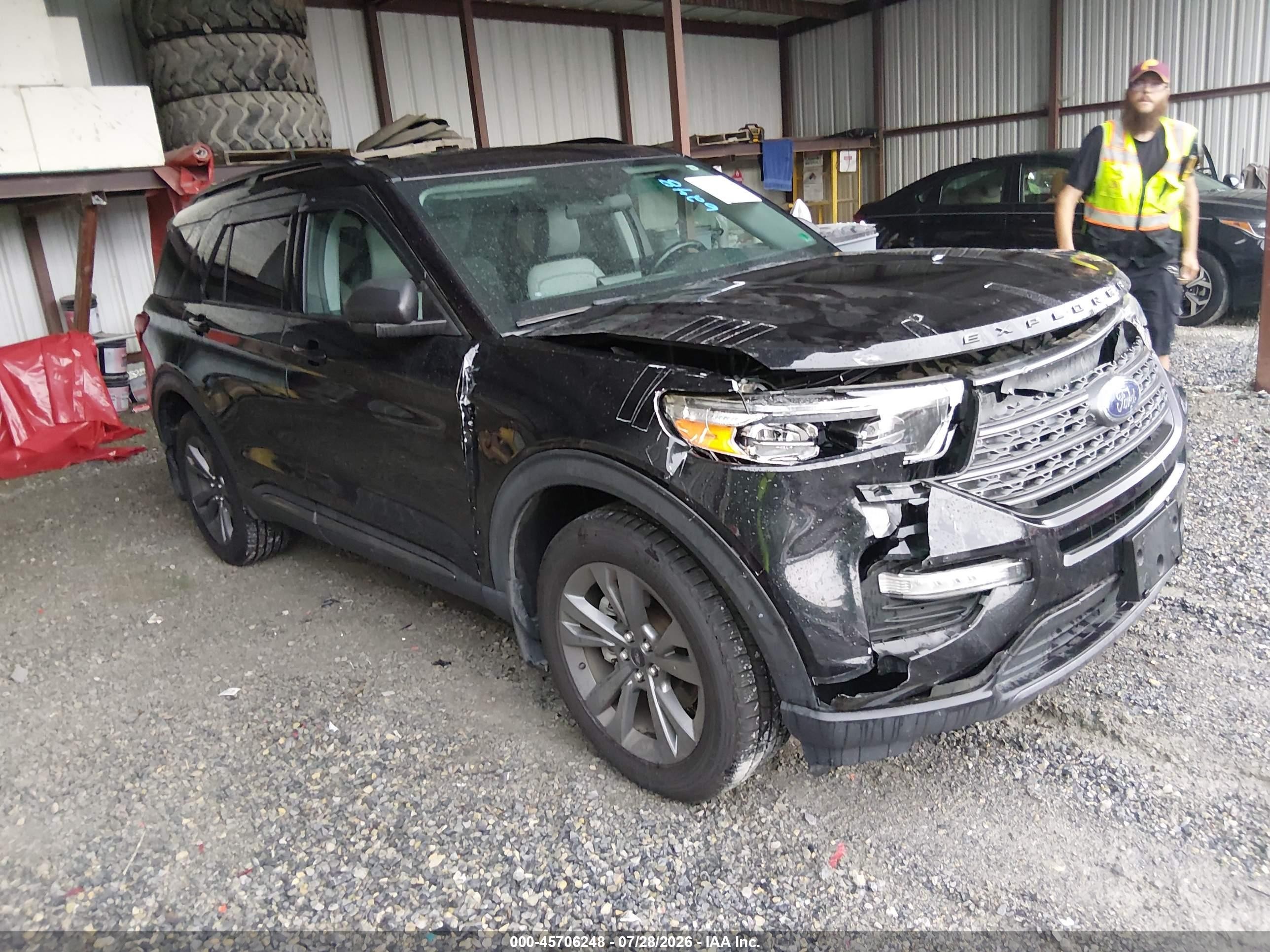 2021 Ford Explorer XLT, VIN 1FMSK8DH1MGA03645 — Front end