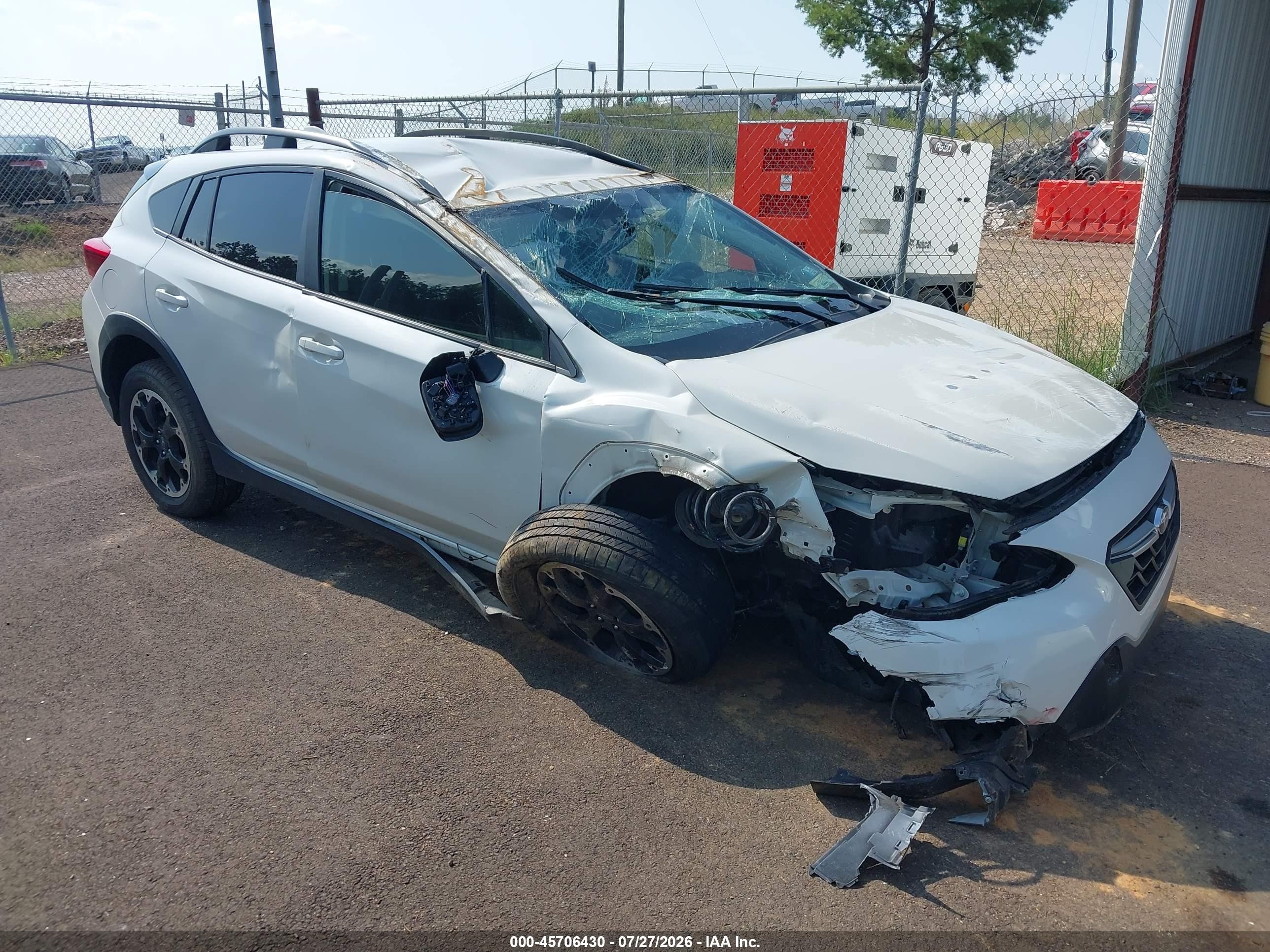 2023 Subaru Crosstrek Premium, VIN JF2GTAPCXP8200425 — Бок