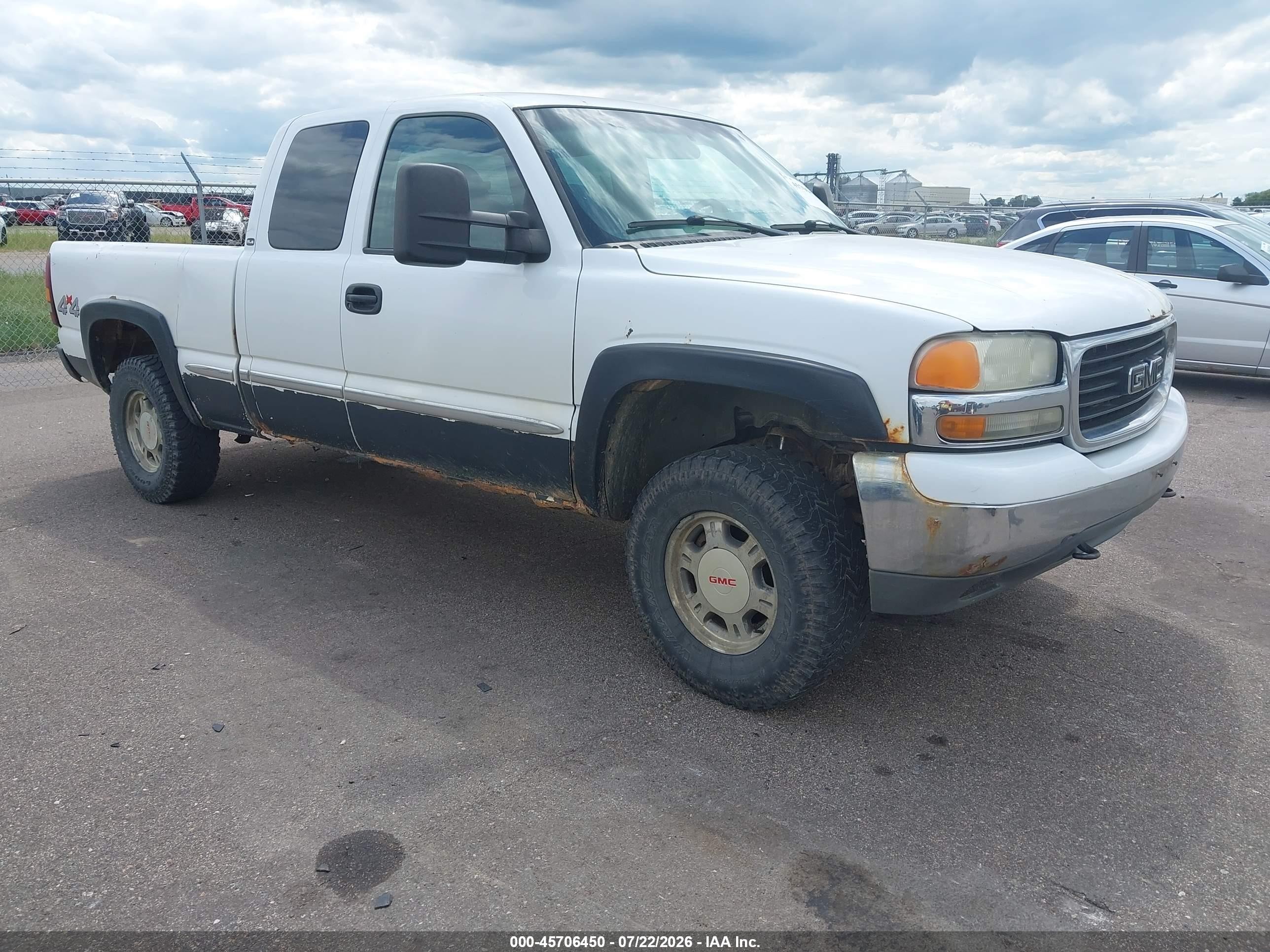 2001 GMC Sierra 1500 SLE, VIN 1GTEK19T21E201860 — Side