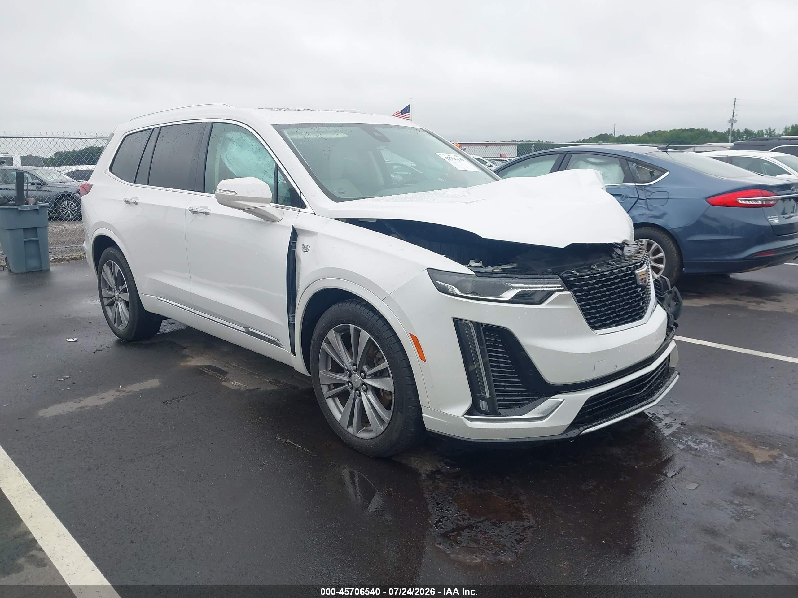 2020 Cadillac XT6 FWD Premium Luxury, VIN 1GYKPCRS3LZ149460 — Перед