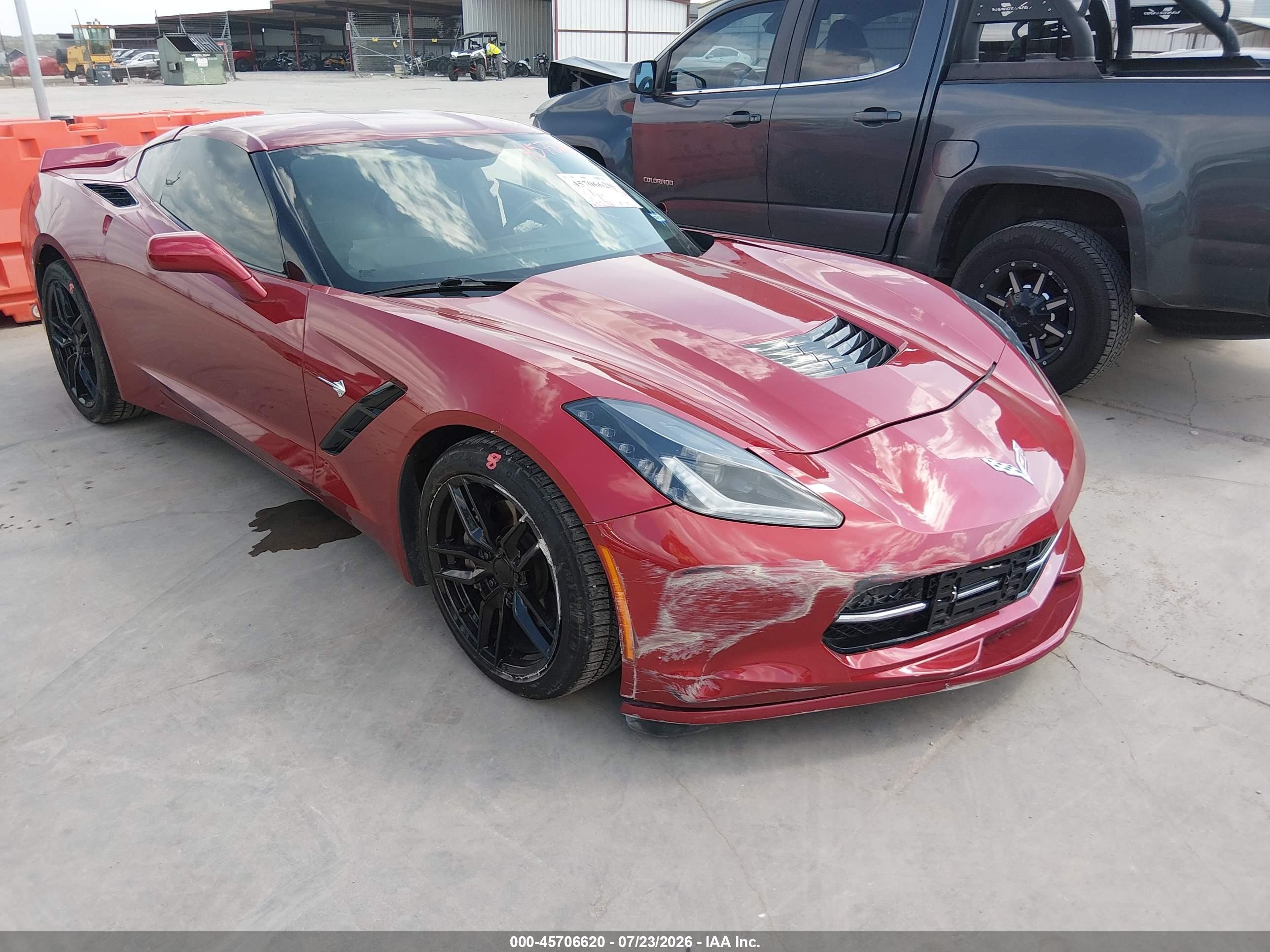 2015 Chevrolet Corvette 2LT, VIN 1G1YD2D79F5111175 — Бок