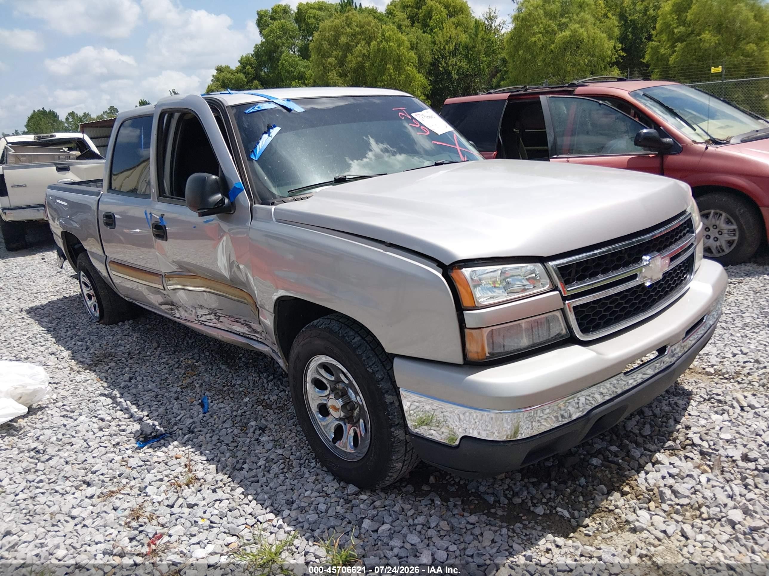 2007 Chevrolet Silverado 1500 LS, VIN 2GCEC13VX71159682 — Side