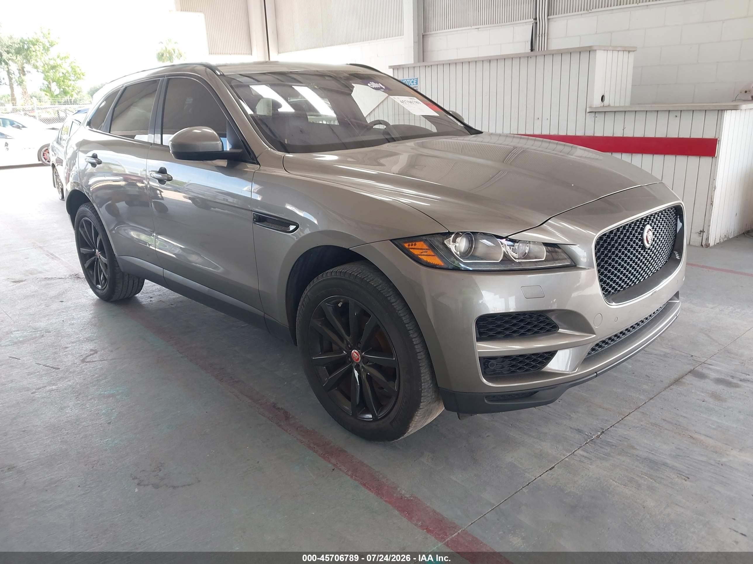 2020 Jaguar F-Pace 25t Prestige, VIN SADCK2FXXLA634376 — Side