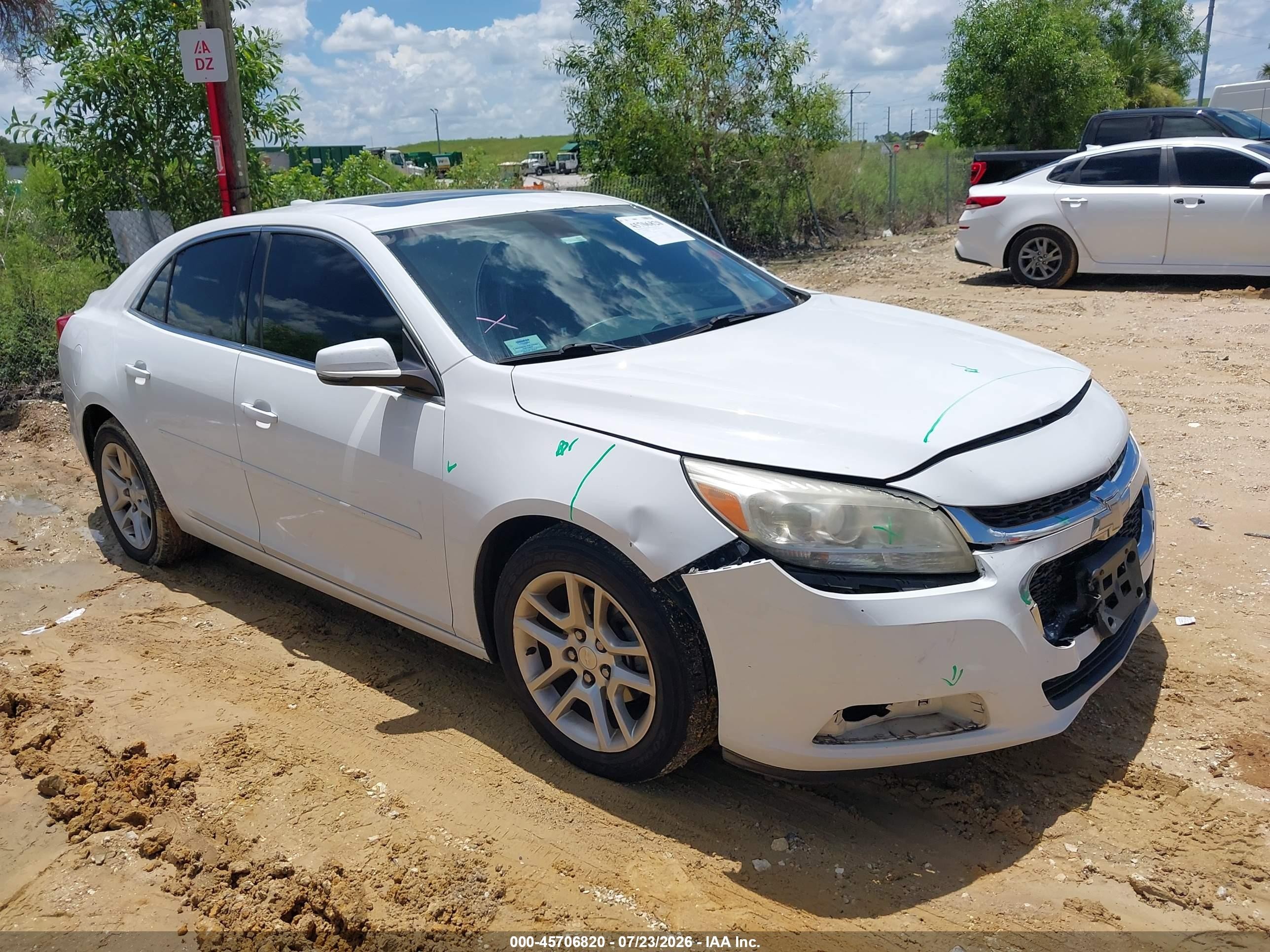 2016 Chevrolet Malibu LT, VIN 1G11C5SA2GF115360 — Front end
