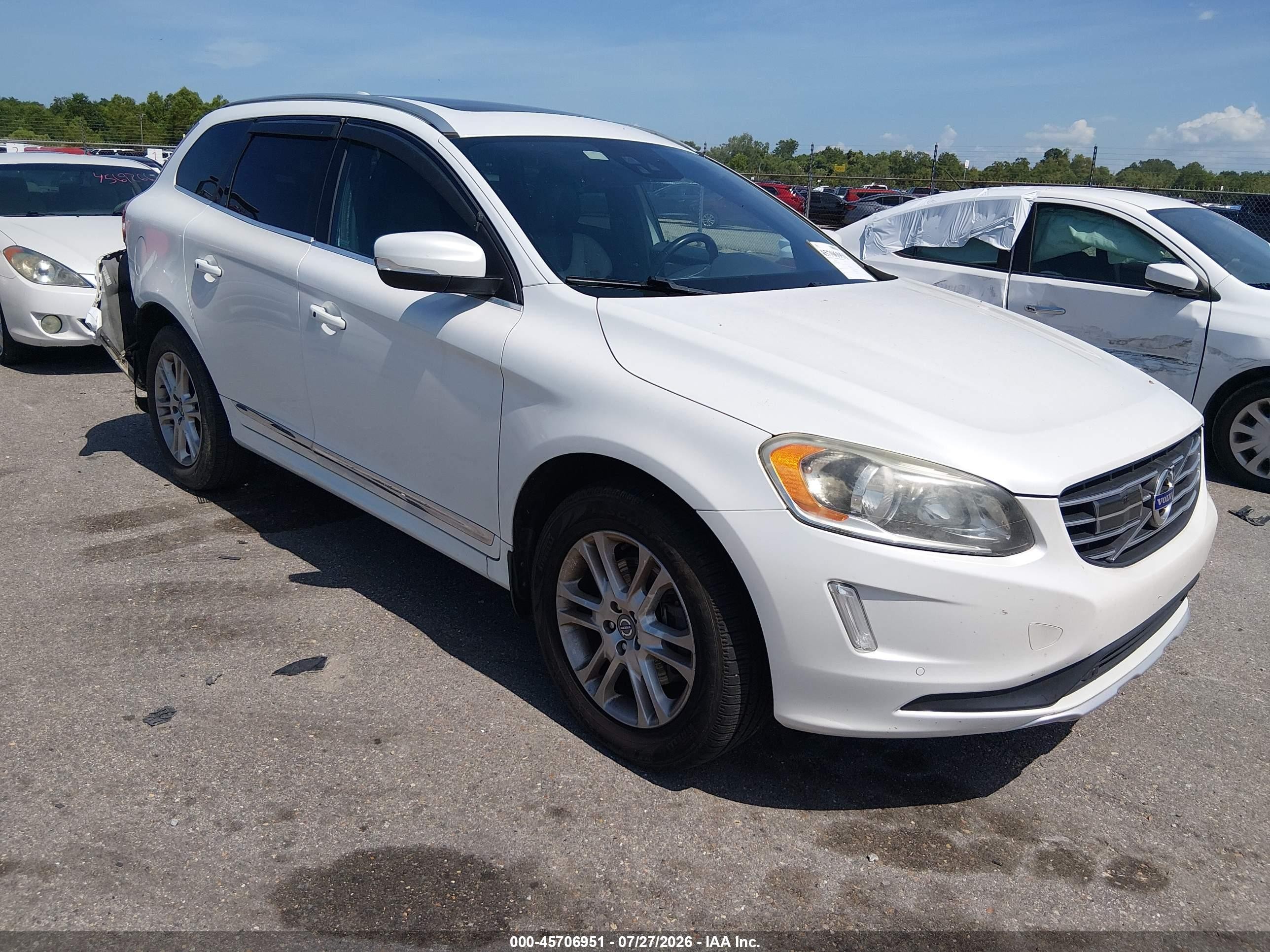 2015 Volvo XC60 T5 Drive-E Premier, VIN YV440MDK8F2668711 — Rear end