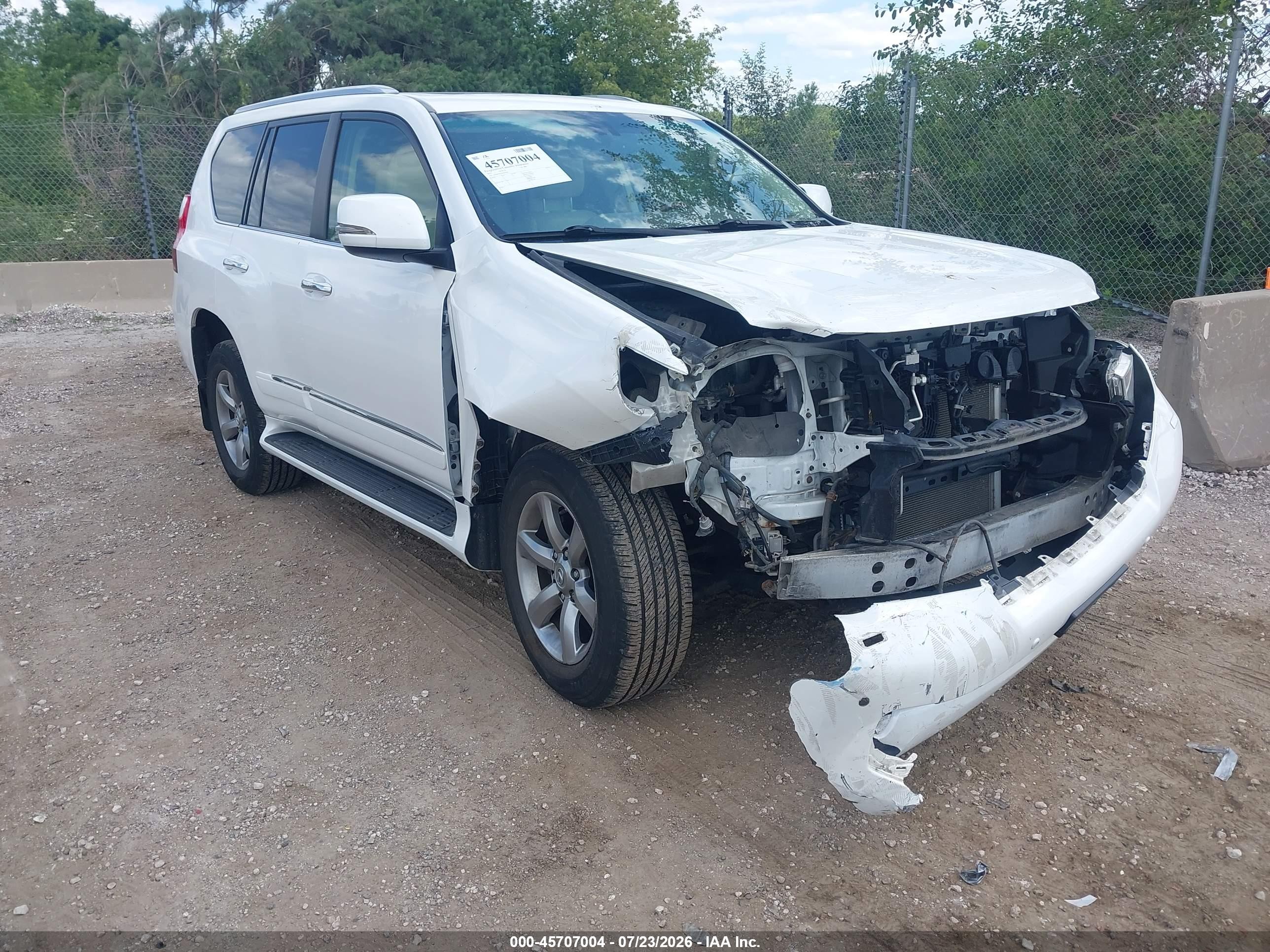 2013 Lexus GX 460 Premium, VIN JTJJM7FX5D5059346 — Перед