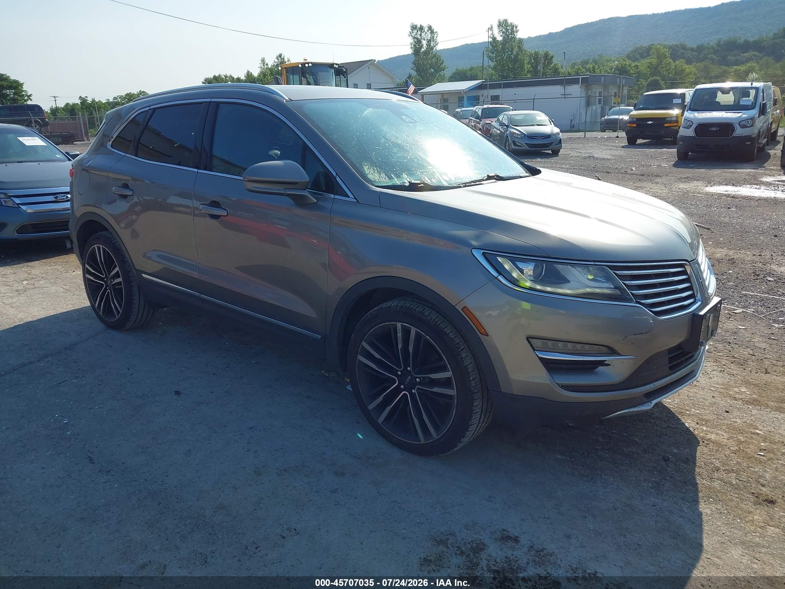 2017 Lincoln MKC Reserve, VIN 5LMTJ3DH1HUL49497 — Перед
