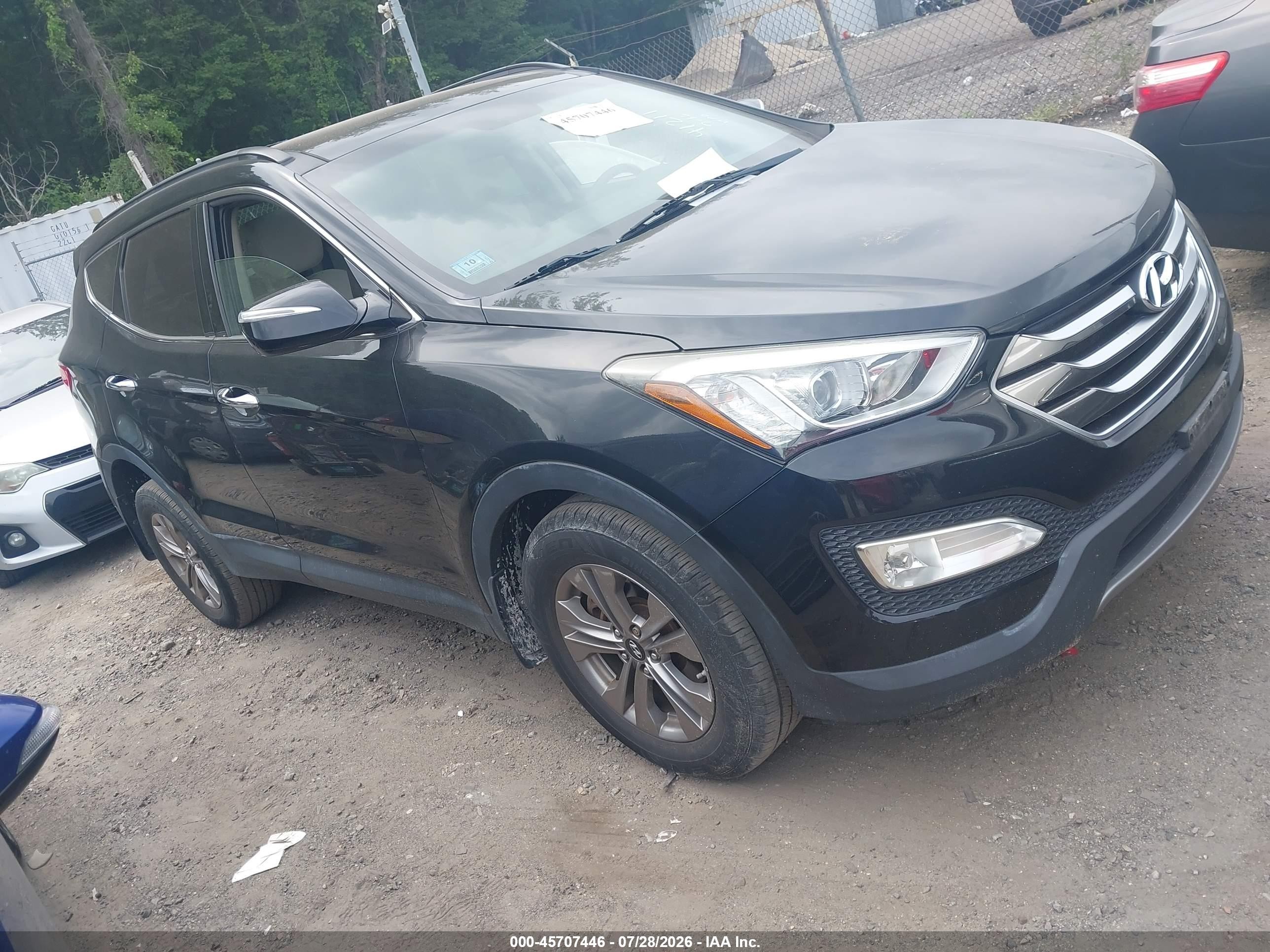 2016 Hyundai Santa Fe, VIN 5XYZUDLB8GG333745 — Side