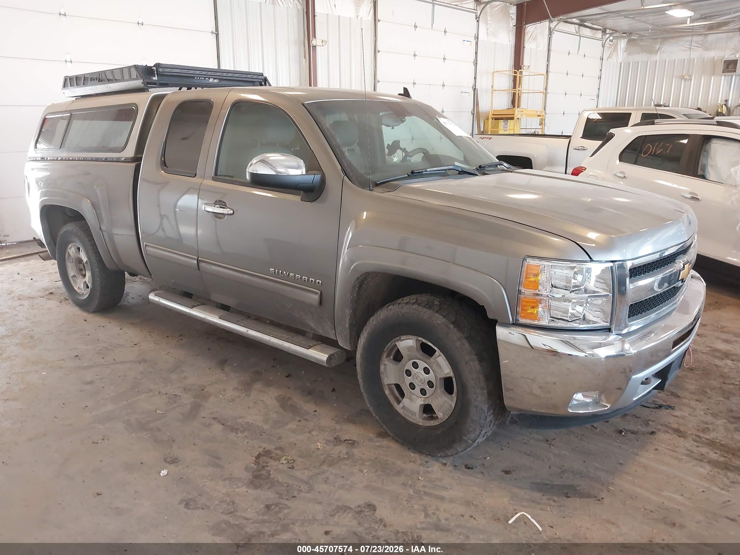 2013 Chevrolet Silverado 1500 LT, VIN 1GCRKSE7XDZ163792 — Rear end