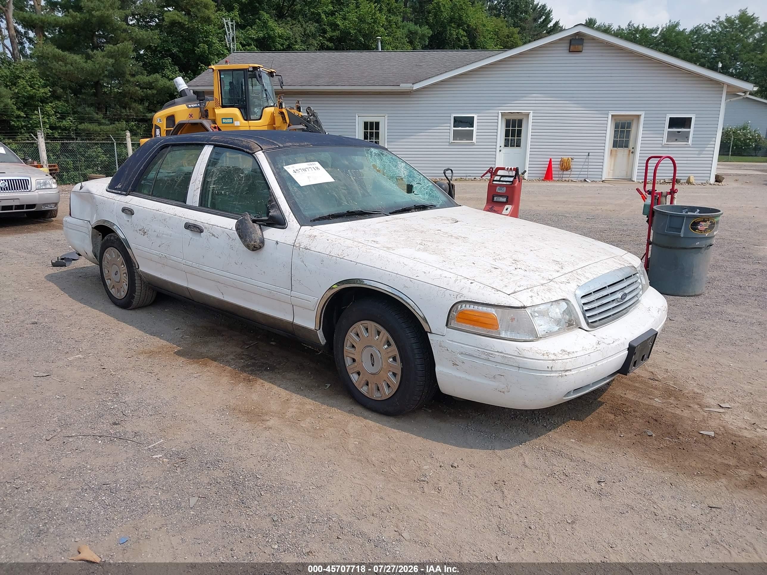 2005 Ford Crown Victoria Standard, VIN 2FAFP73W75X107351 — Rear end