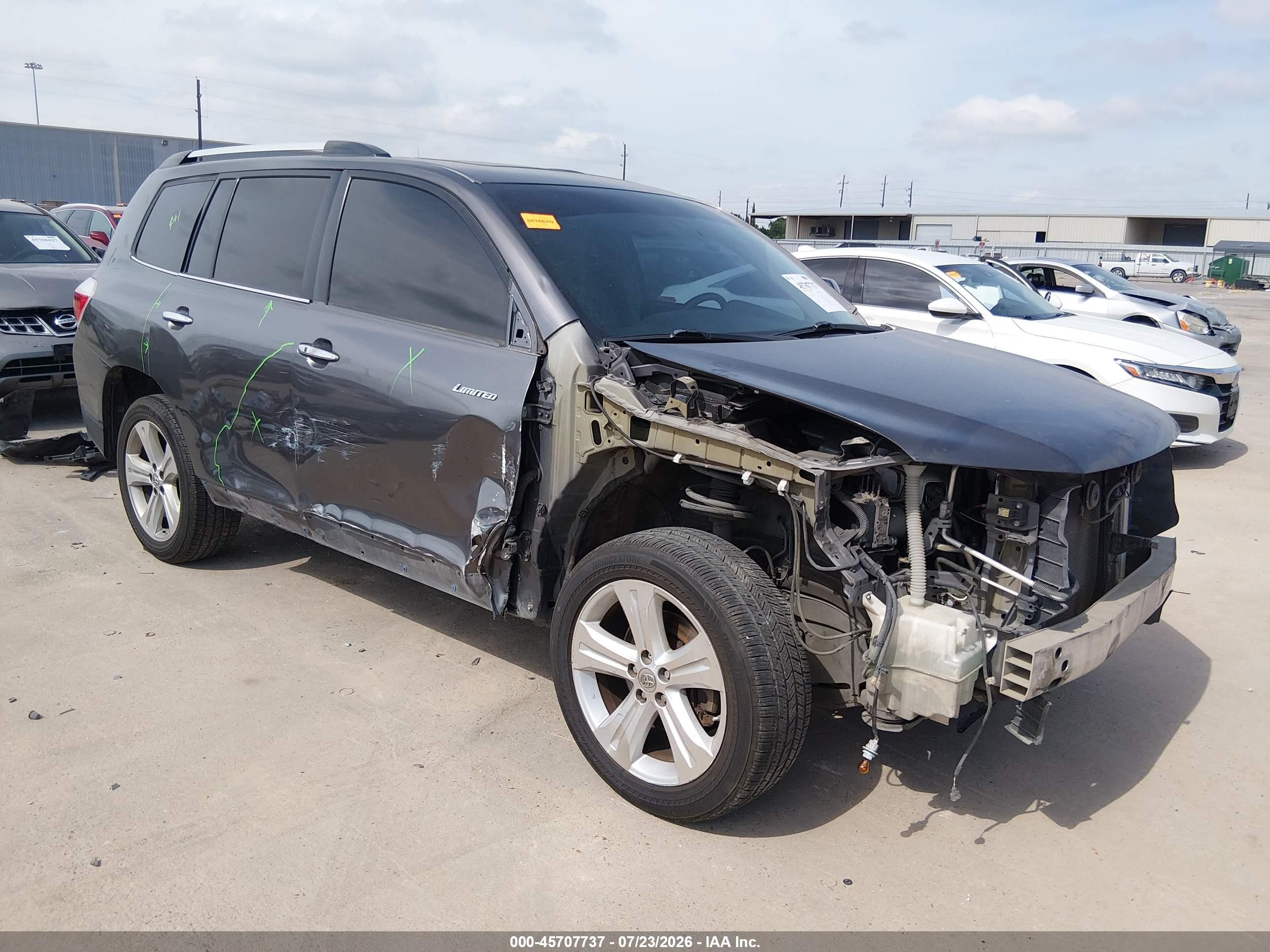 2013 Toyota Highlander Limited, VIN 5TDYK3EHXDS093156 — Front end