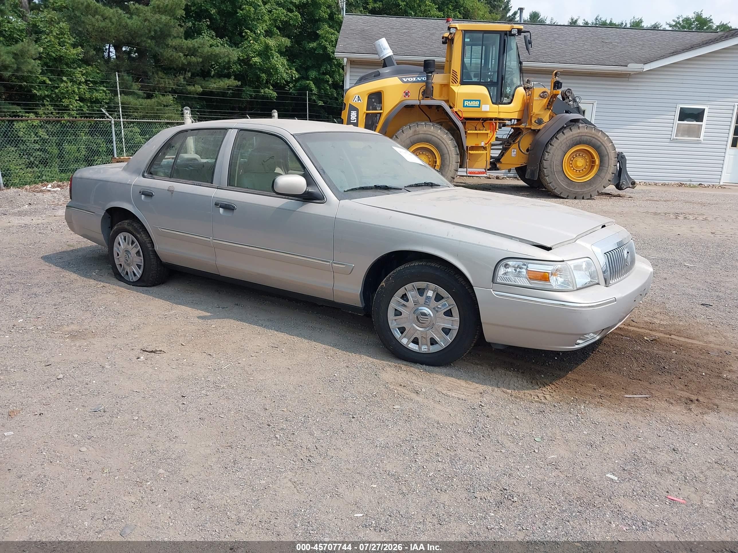 2006 Mercury Grand Marquis GS, VIN 2MEFM74VX6X625494 — Зад