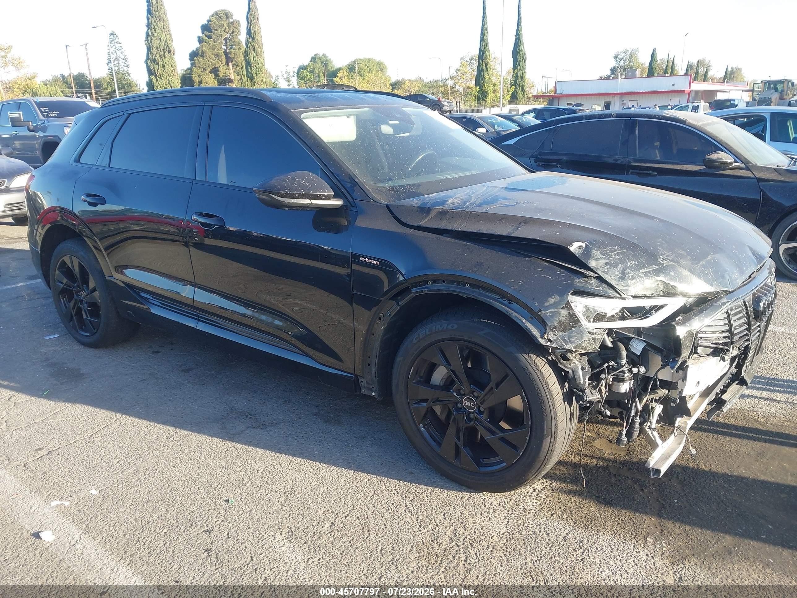 2021 Audi e-tron Premium, VIN WA1AAAGE1MB010971 — Front end