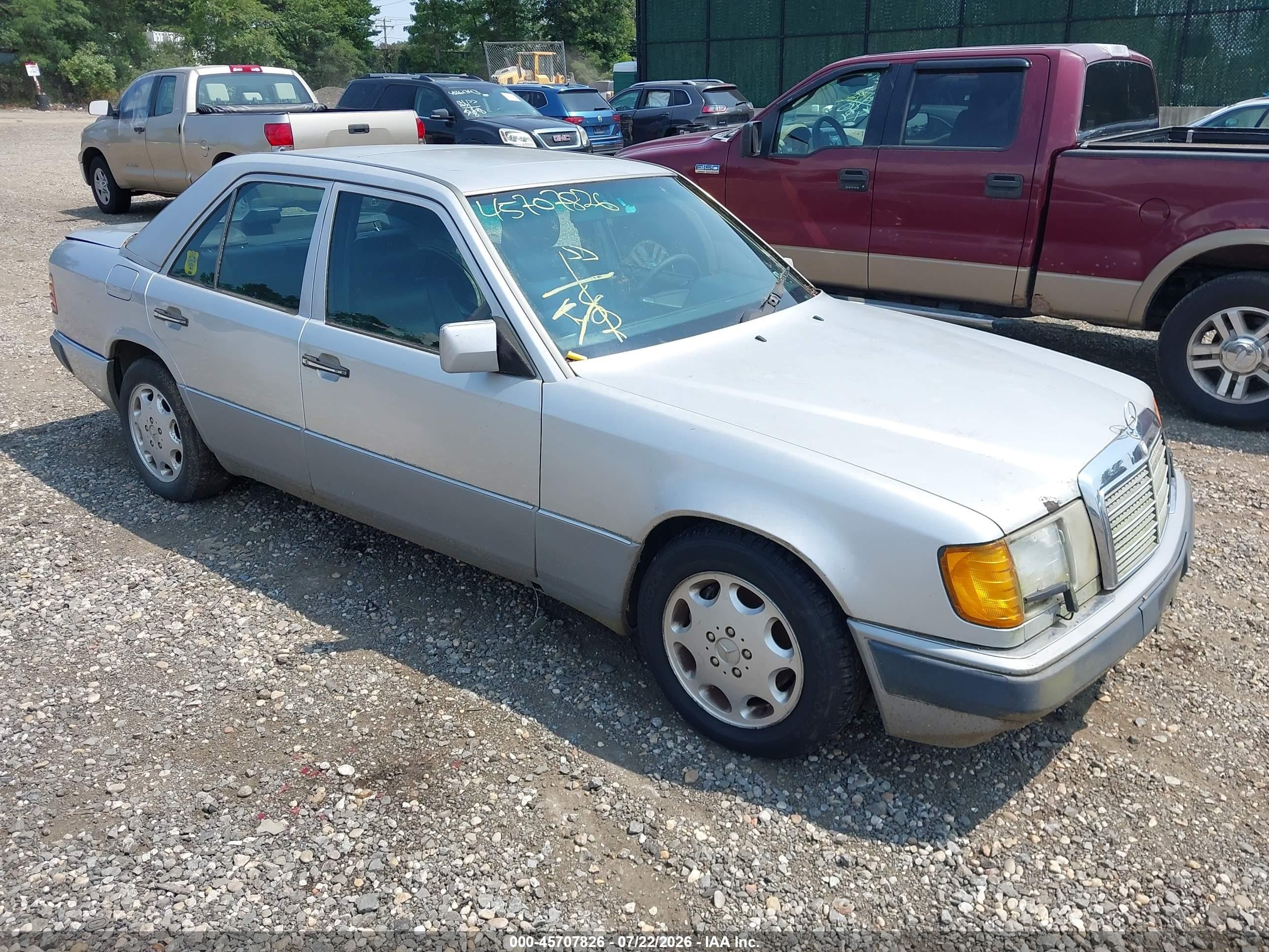 1993 Mercedes-Benz 400 E, VIN WDBEA34E2PB850798 — Normal wear