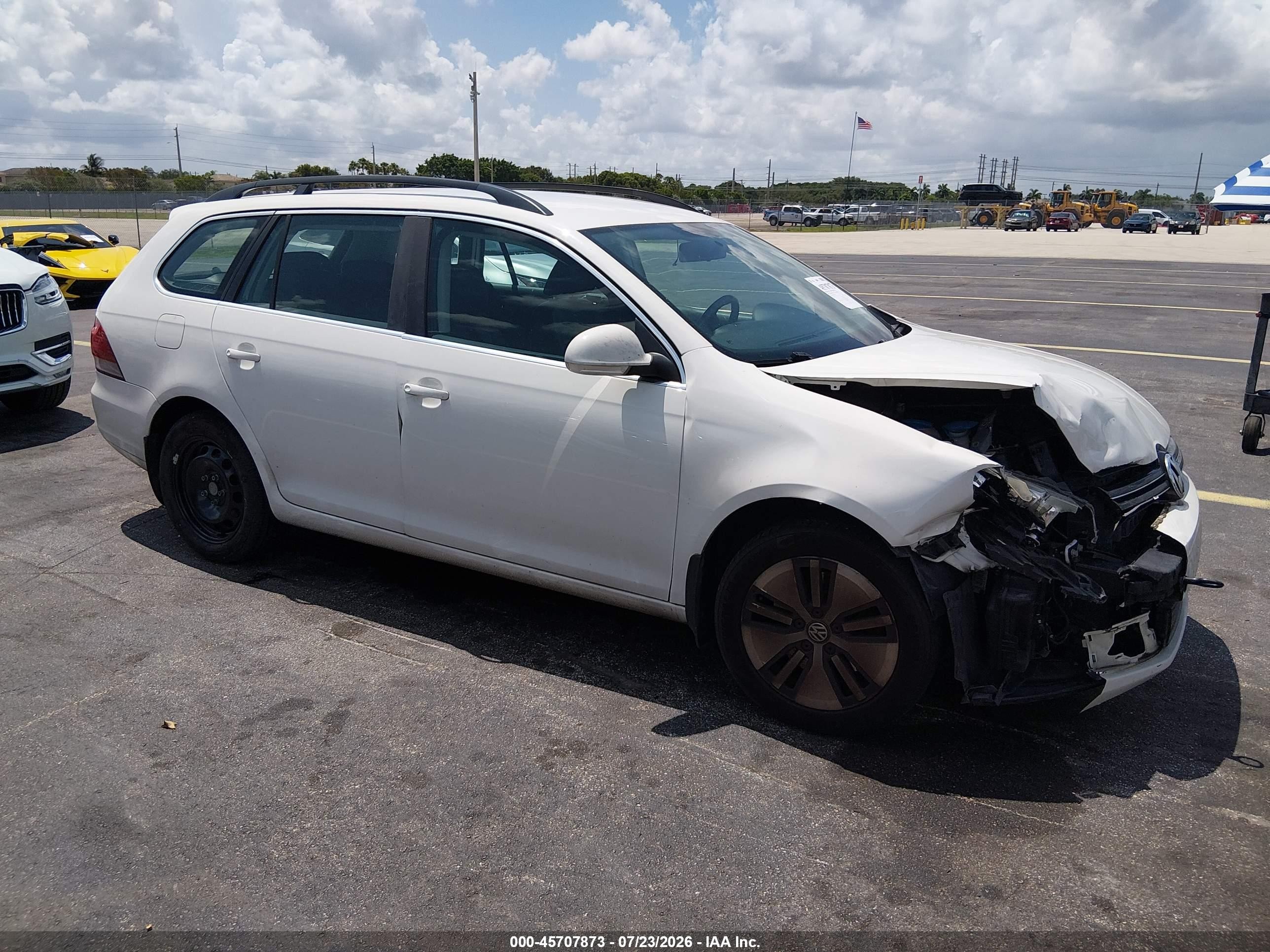 2013 Volkswagen Jetta TDI w/Sunroof & Nav, VIN 3VWPL7AJ1DM667911 — Front end