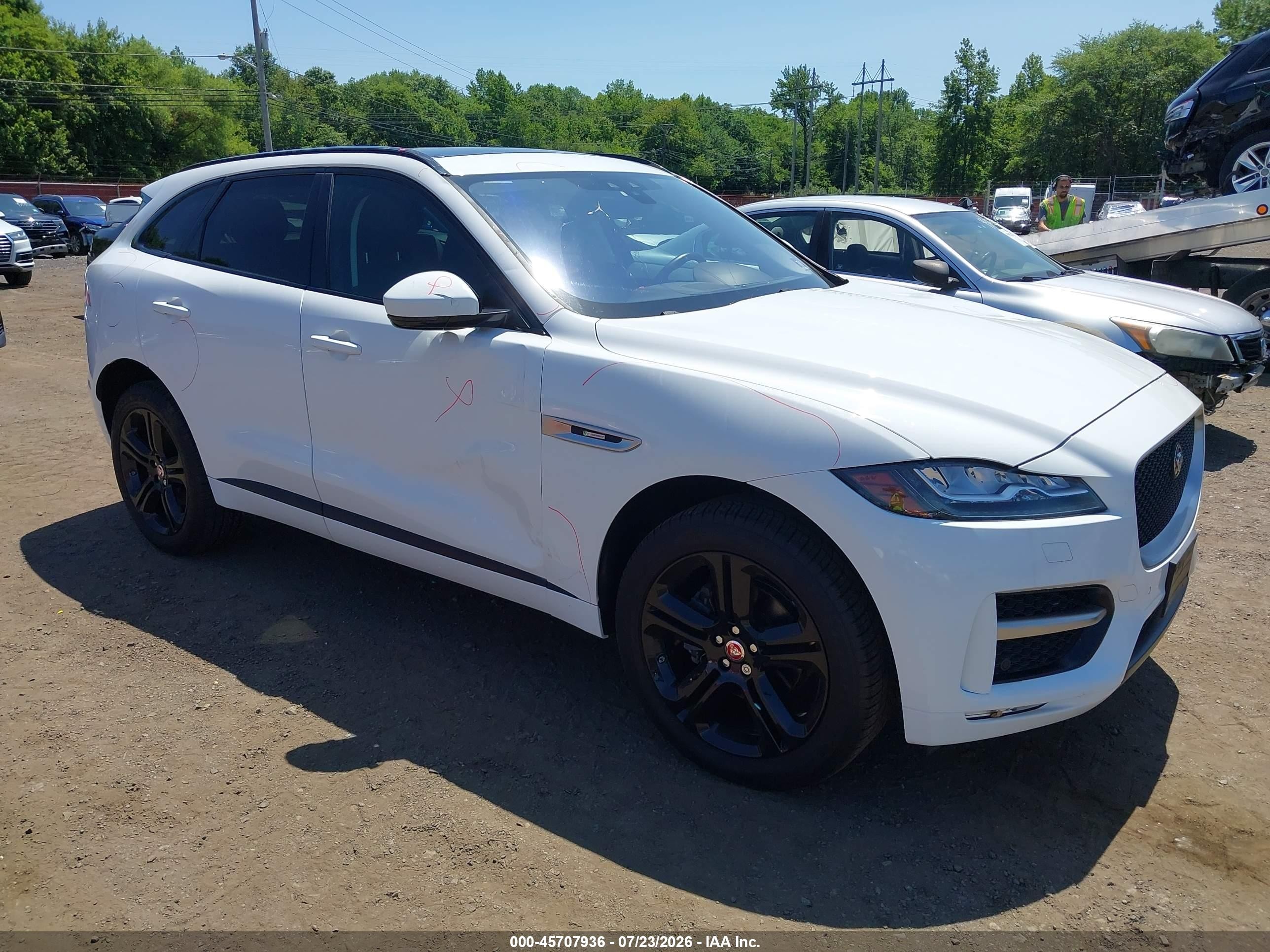 2018 Jaguar F-Pace 25t R-Sport, VIN SADCL2FX6JA324753 — Front end
